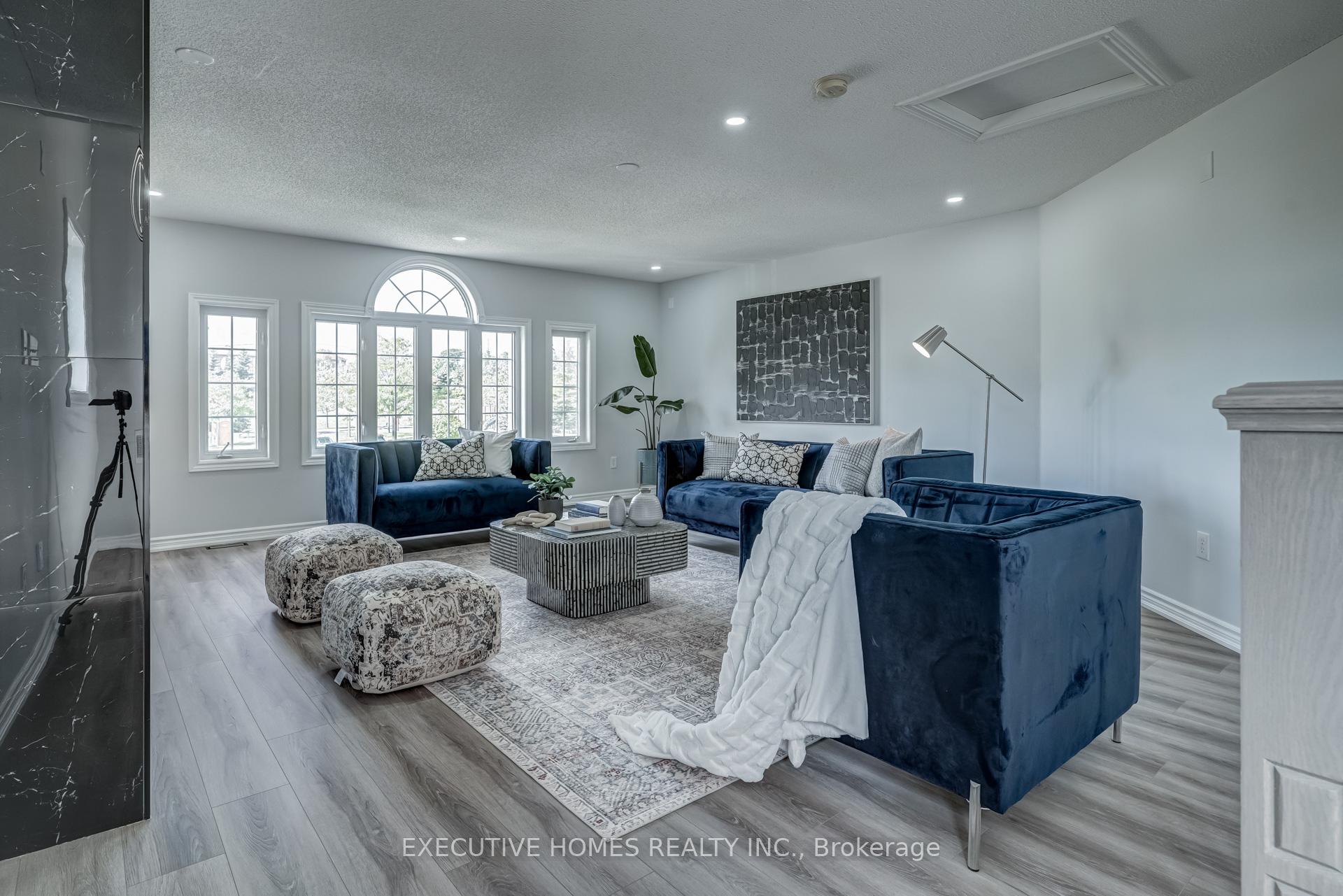 Photo 14 of 254 Livingstone Street E, Barrie, Little Lake — HOMEH