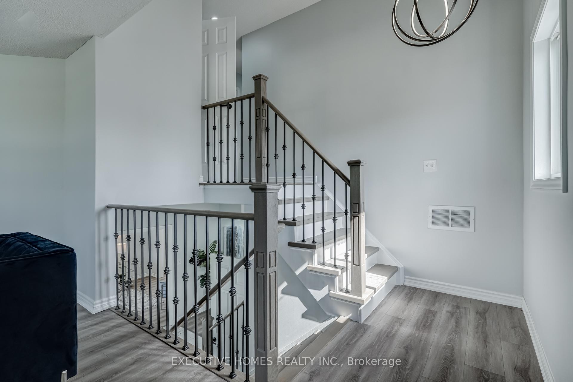 Photo 19 of 254 Livingstone Street E, Barrie, Little Lake — HOMEH
