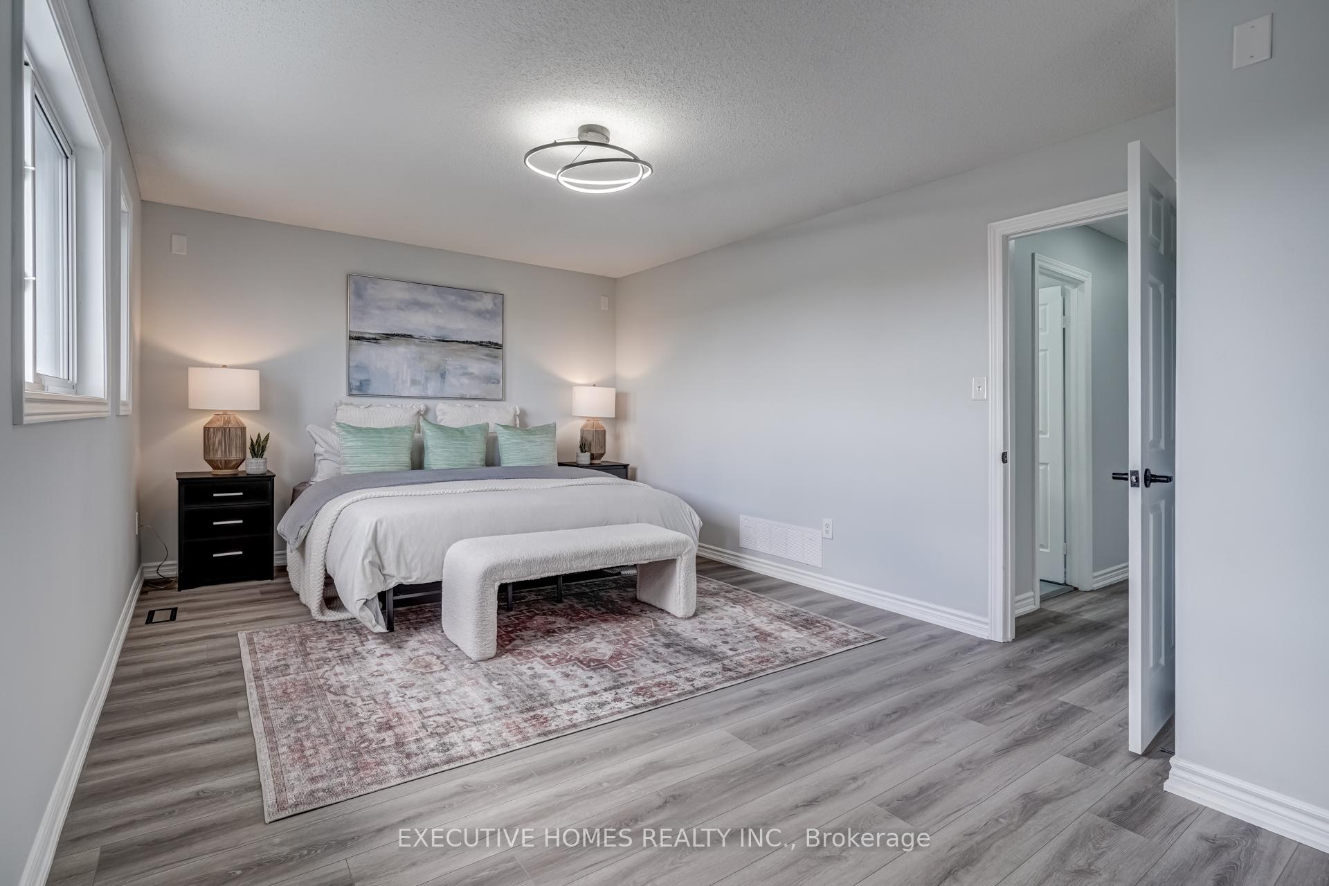 Photo 15 of 254 Livingstone Street E, Barrie, Little Lake — HOMEH
