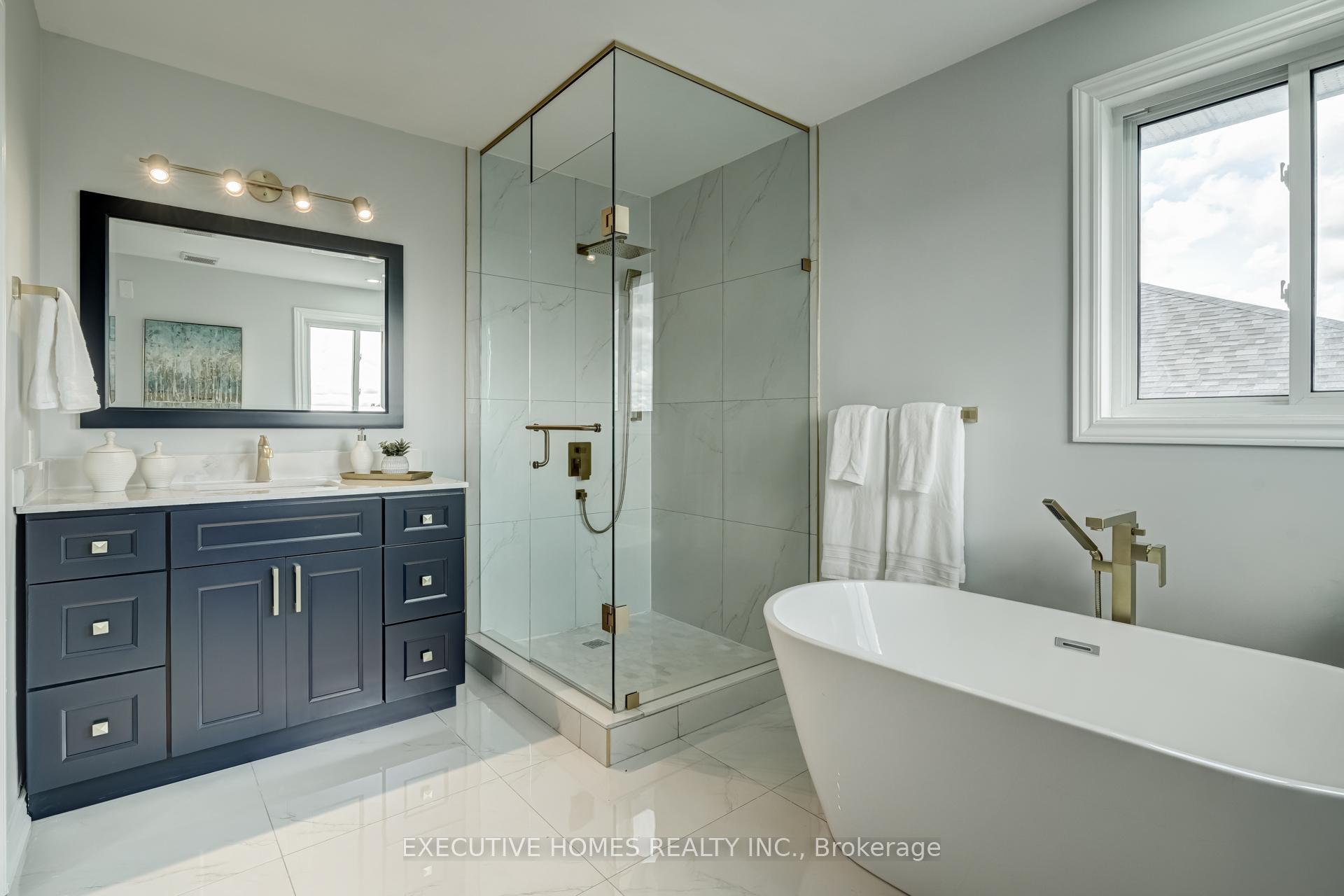 Photo 22 of 254 Livingstone Street E, Barrie, Little Lake — HOMEH