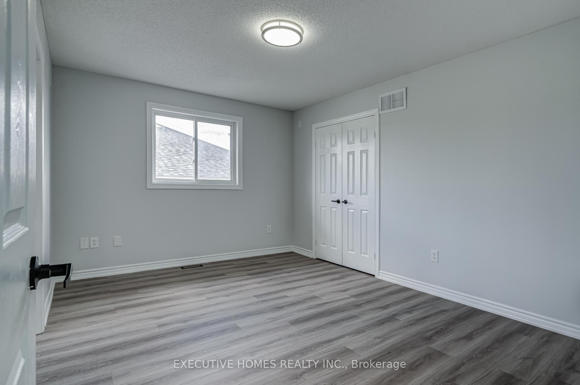 Photo 18 of 254 Livingstone Street E, Barrie, Little Lake — HOMEH