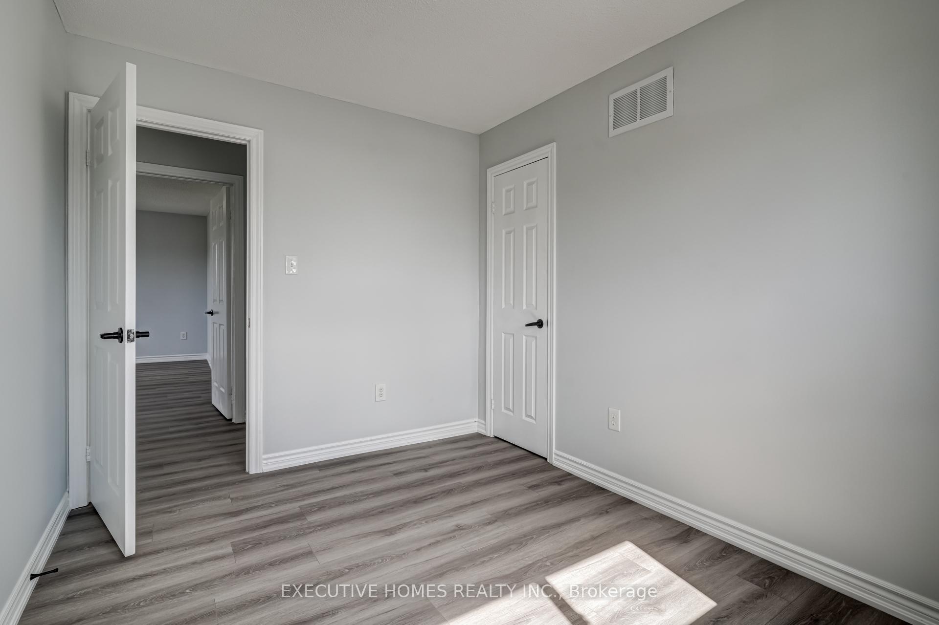 Photo 21 of 254 Livingstone Street E, Barrie, Little Lake — HOMEH