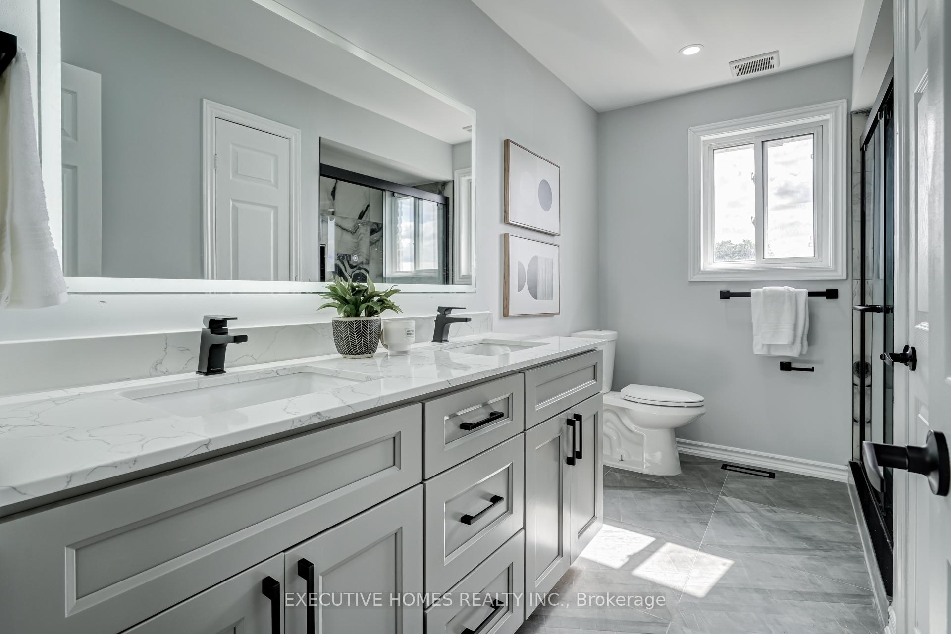 Photo 24 of 254 Livingstone Street E, Barrie, Little Lake — HOMEH