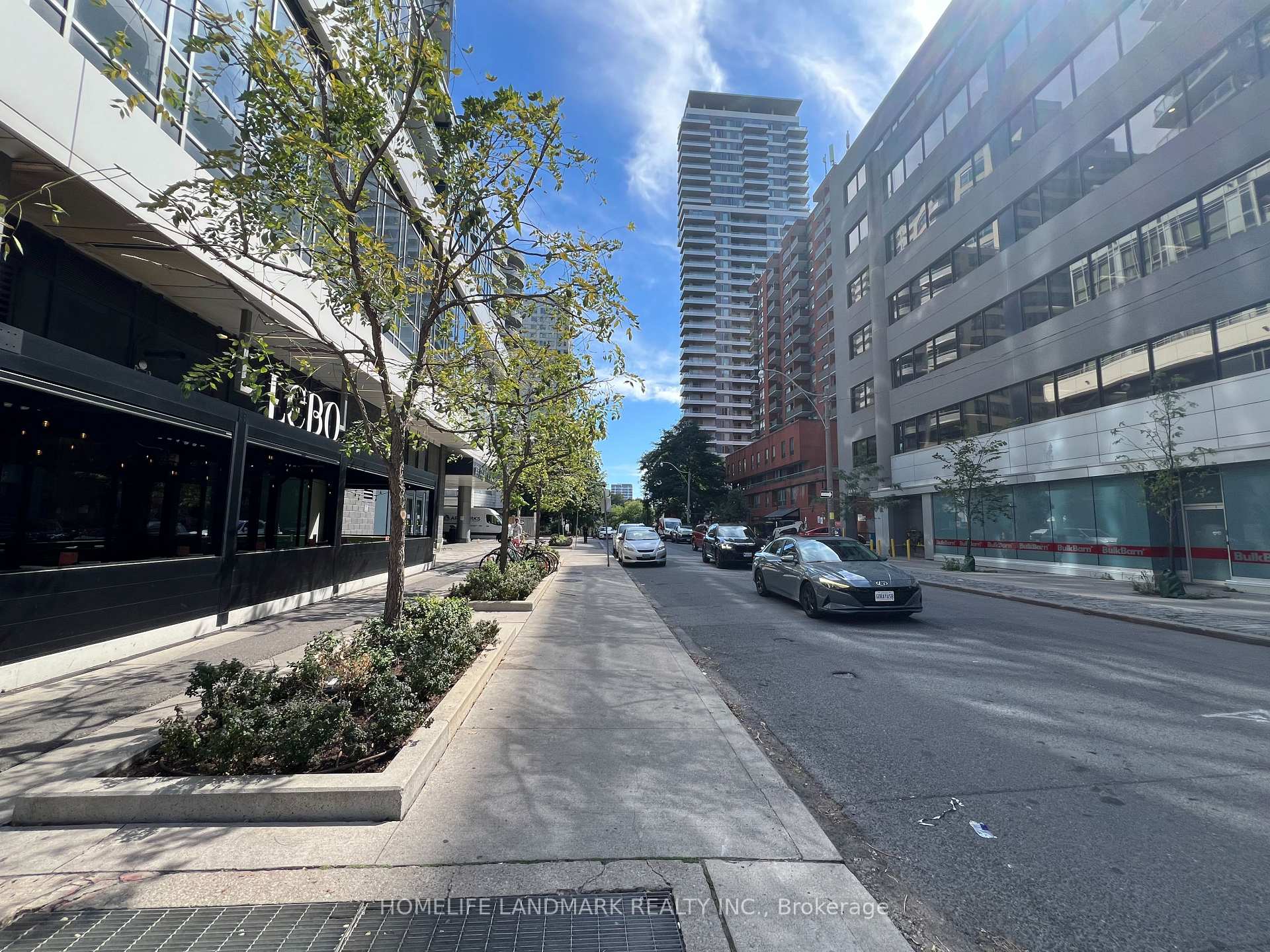 Photo 9 of Unit 807, 89 Dunfield Avenue, Toronto, Mount Pleasant West — HOMEH