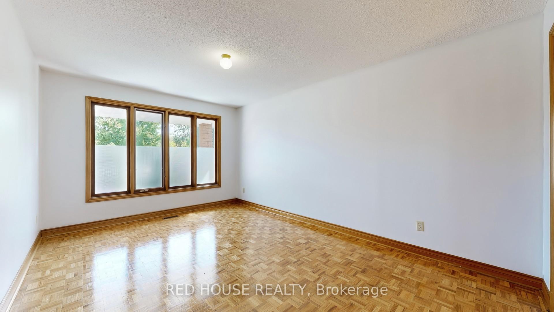 Photo 2 of 56 Belair Way, Vaughan, East Woodbridge — HOMEH