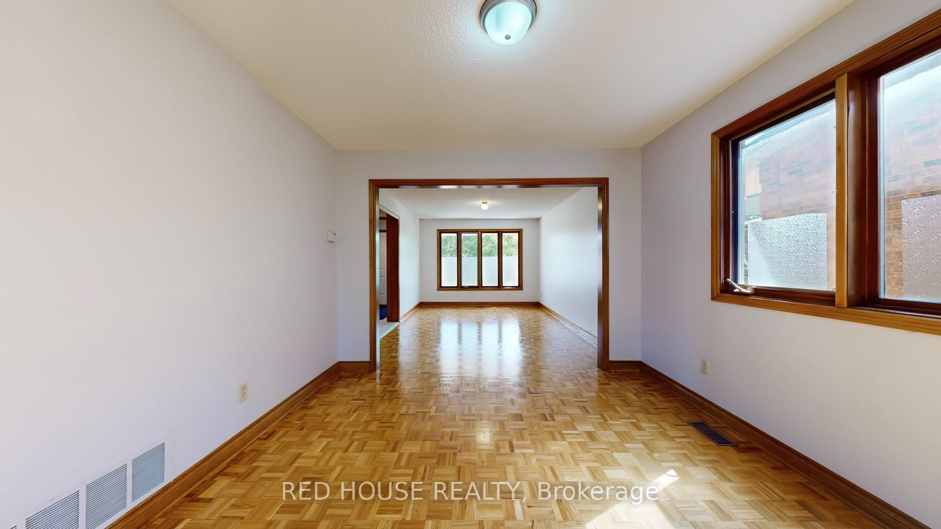Photo 3 of 56 Belair Way, Vaughan, East Woodbridge — HOMEH