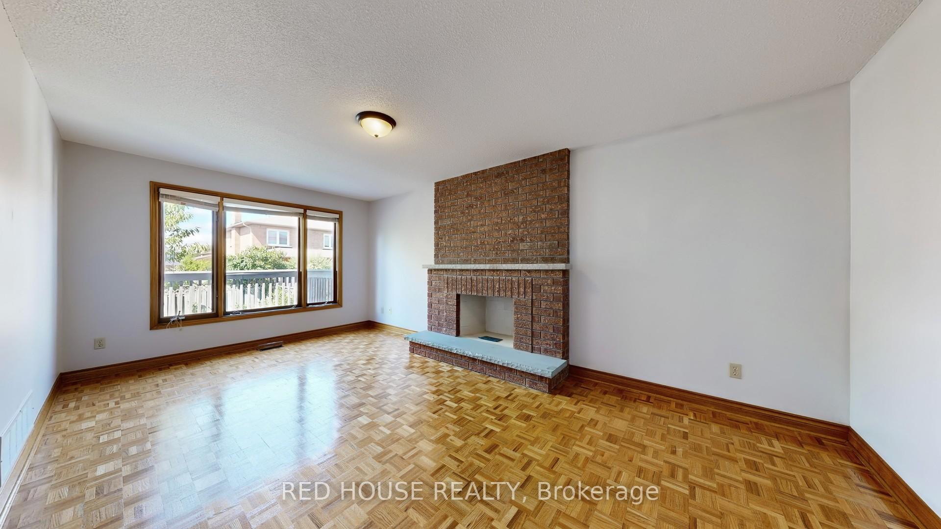 Photo 5 of 56 Belair Way, Vaughan, East Woodbridge — HOMEH