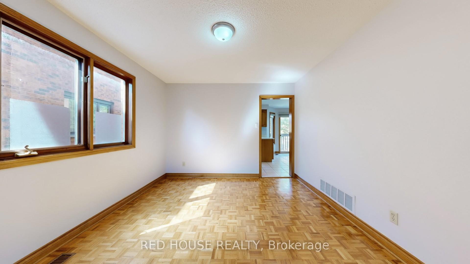 Photo 6 of 56 Belair Way, Vaughan, East Woodbridge — HOMEH