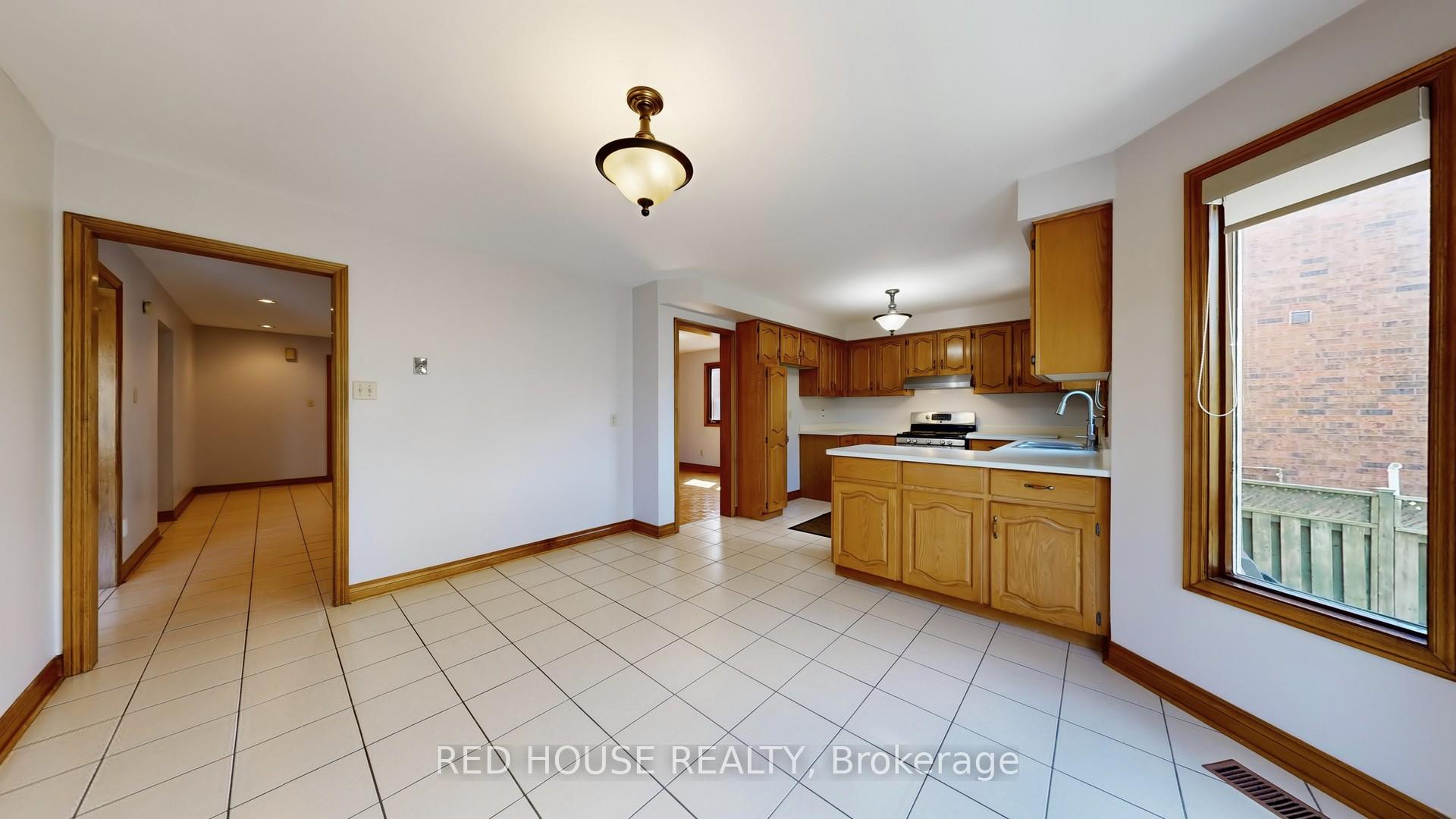 Photo 11 of 56 Belair Way, Vaughan, East Woodbridge — HOMEH