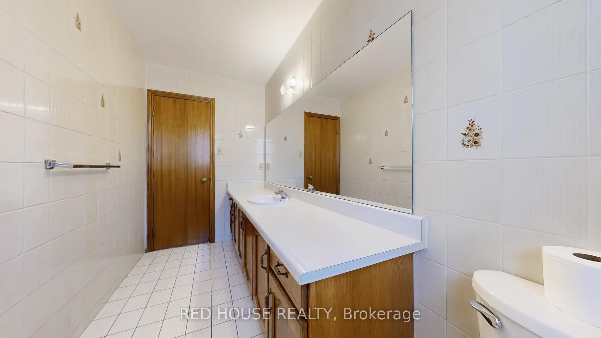 Photo 32 of 56 Belair Way, Vaughan, East Woodbridge — HOMEH