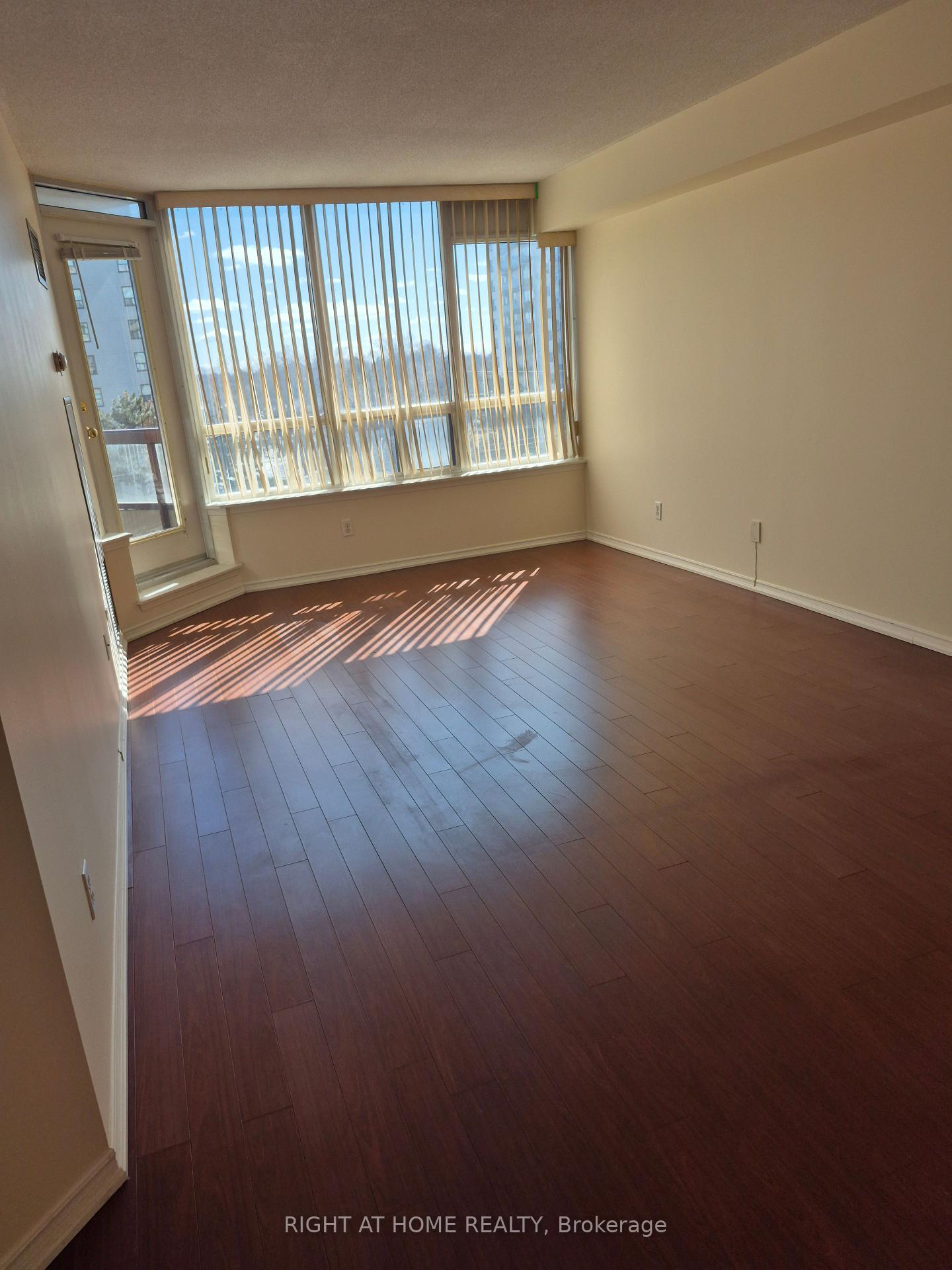 Photo 3 of Unit 605, 91 Townsgate Drive, Vaughan, Crestwood-Springfarm-Yorkhill — HOMEH