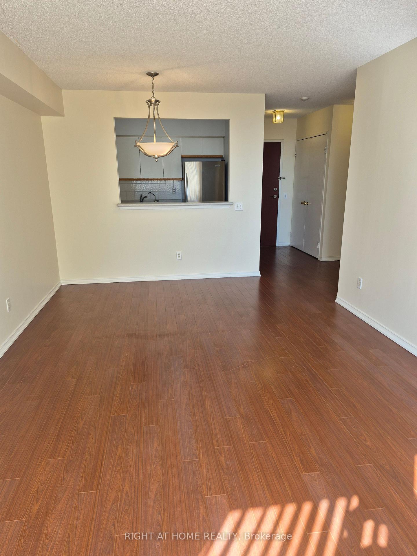 Photo 4 of Unit 605, 91 Townsgate Drive, Vaughan, Crestwood-Springfarm-Yorkhill — HOMEH