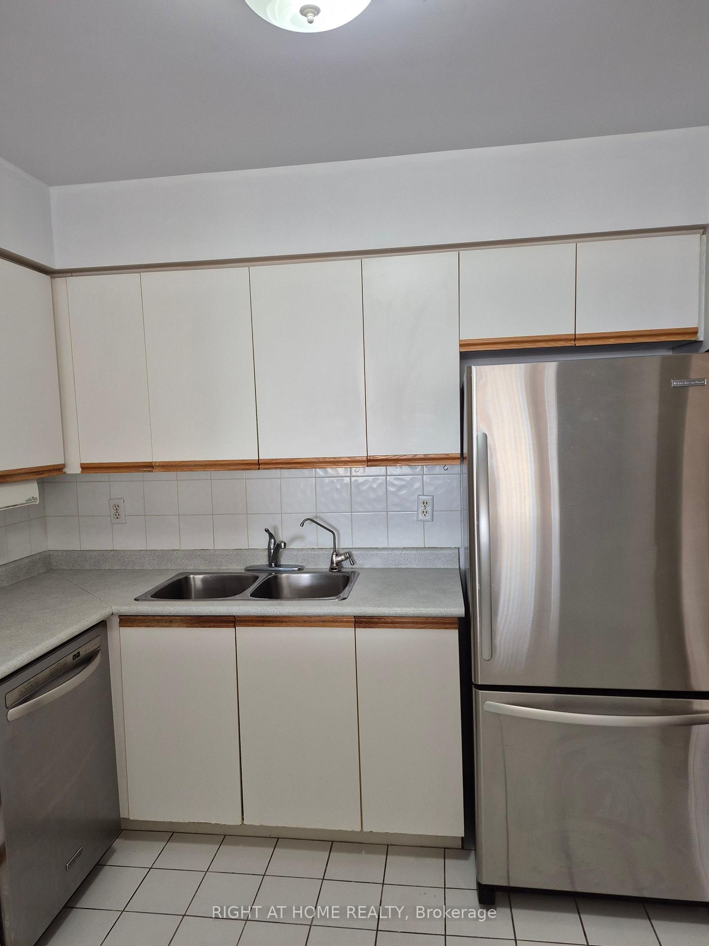Photo 6 of Unit 605, 91 Townsgate Drive, Vaughan, Crestwood-Springfarm-Yorkhill — HOMEH