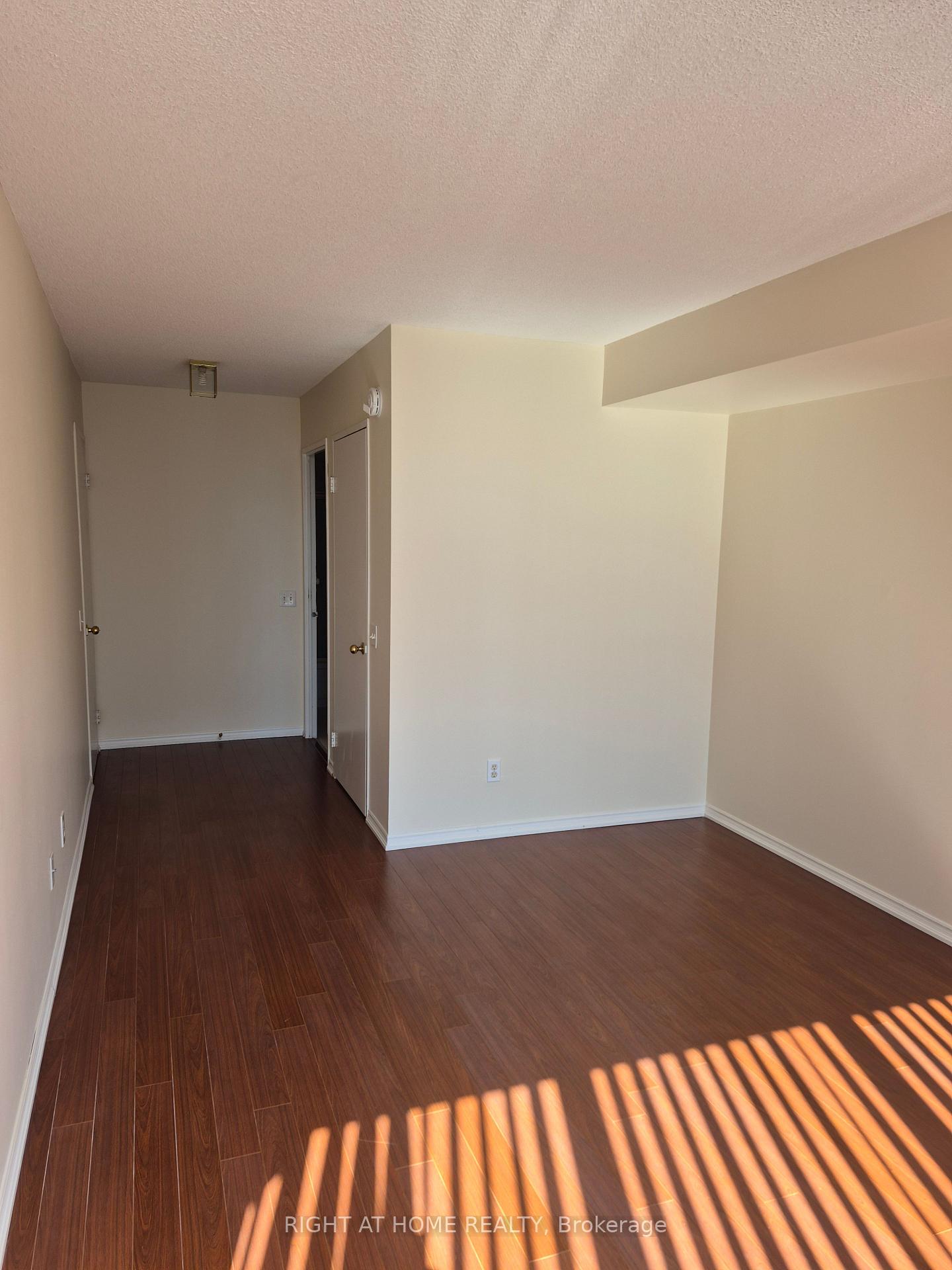 Photo 10 of Unit 605, 91 Townsgate Drive, Vaughan, Crestwood-Springfarm-Yorkhill — HOMEH
