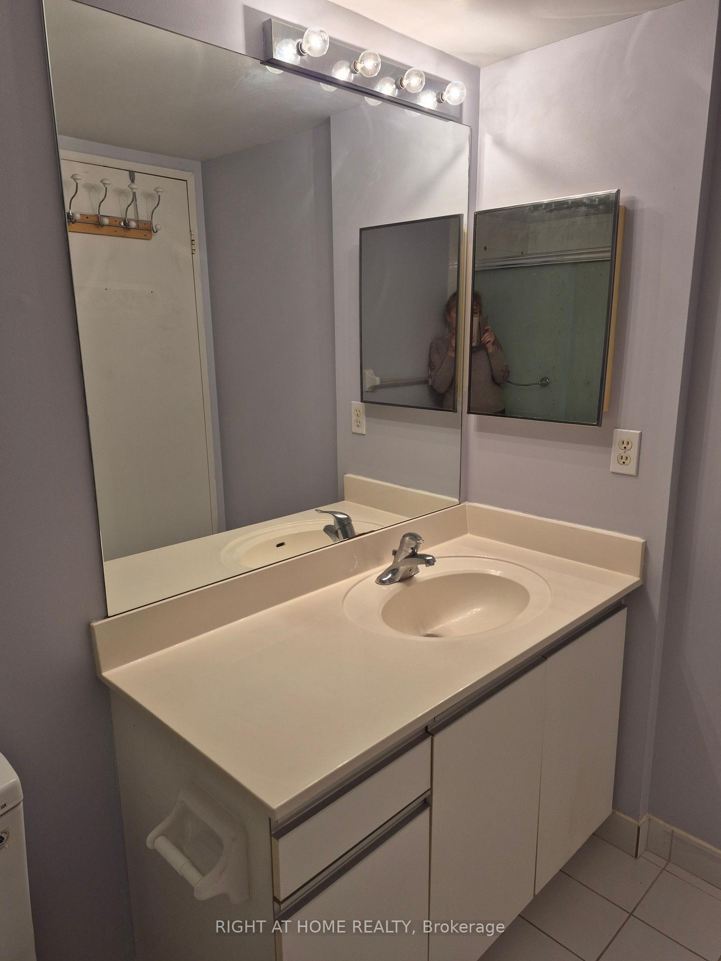 Photo 9 of Unit 605, 91 Townsgate Drive, Vaughan, Crestwood-Springfarm-Yorkhill — HOMEH