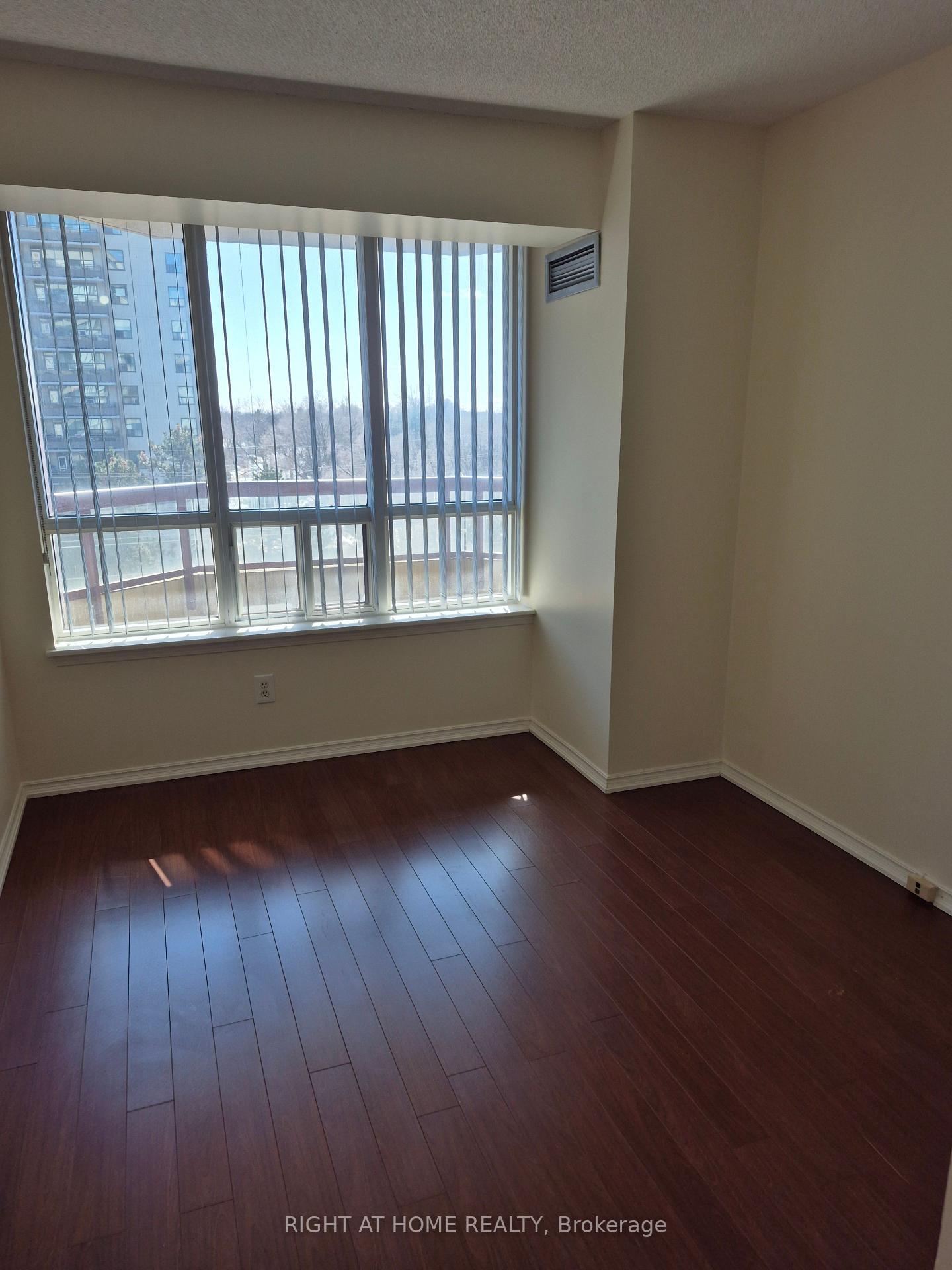 Photo 13 of Unit 605, 91 Townsgate Drive, Vaughan, Crestwood-Springfarm-Yorkhill — HOMEH