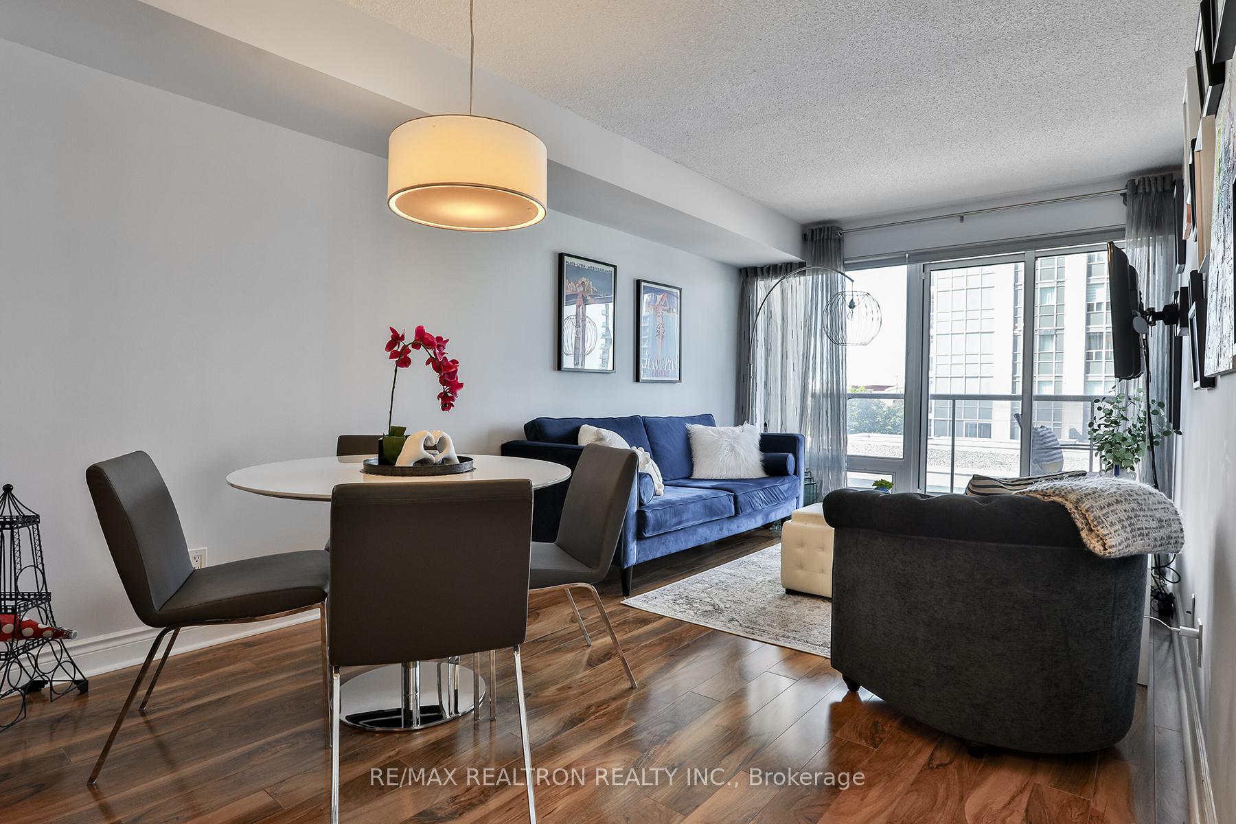 Photo 3 of Unit 404, 7 North Park Road, Vaughan, Beverley Glen — HOMEH