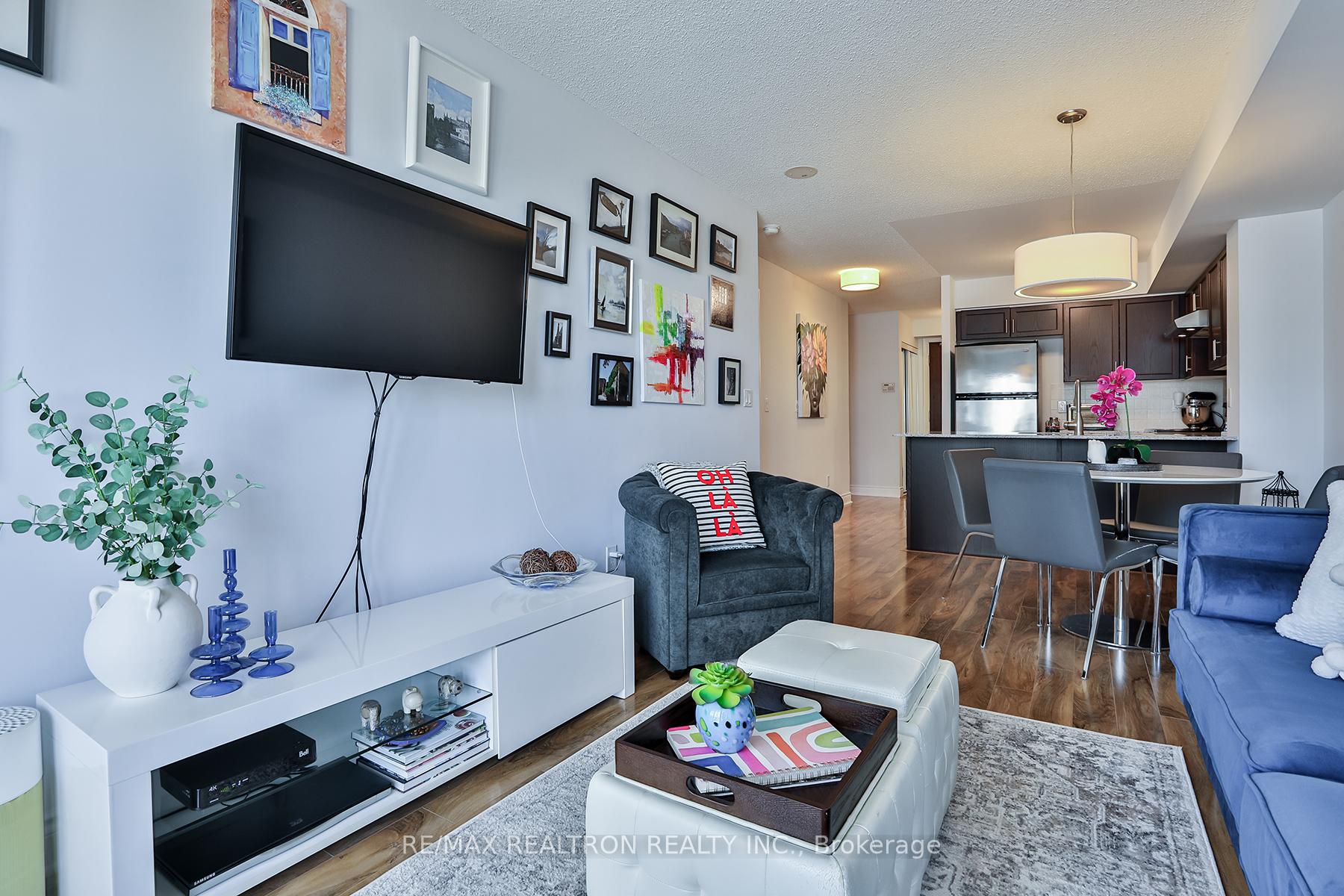 Photo 6 of Unit 404, 7 North Park Road, Vaughan, Beverley Glen — HOMEH
