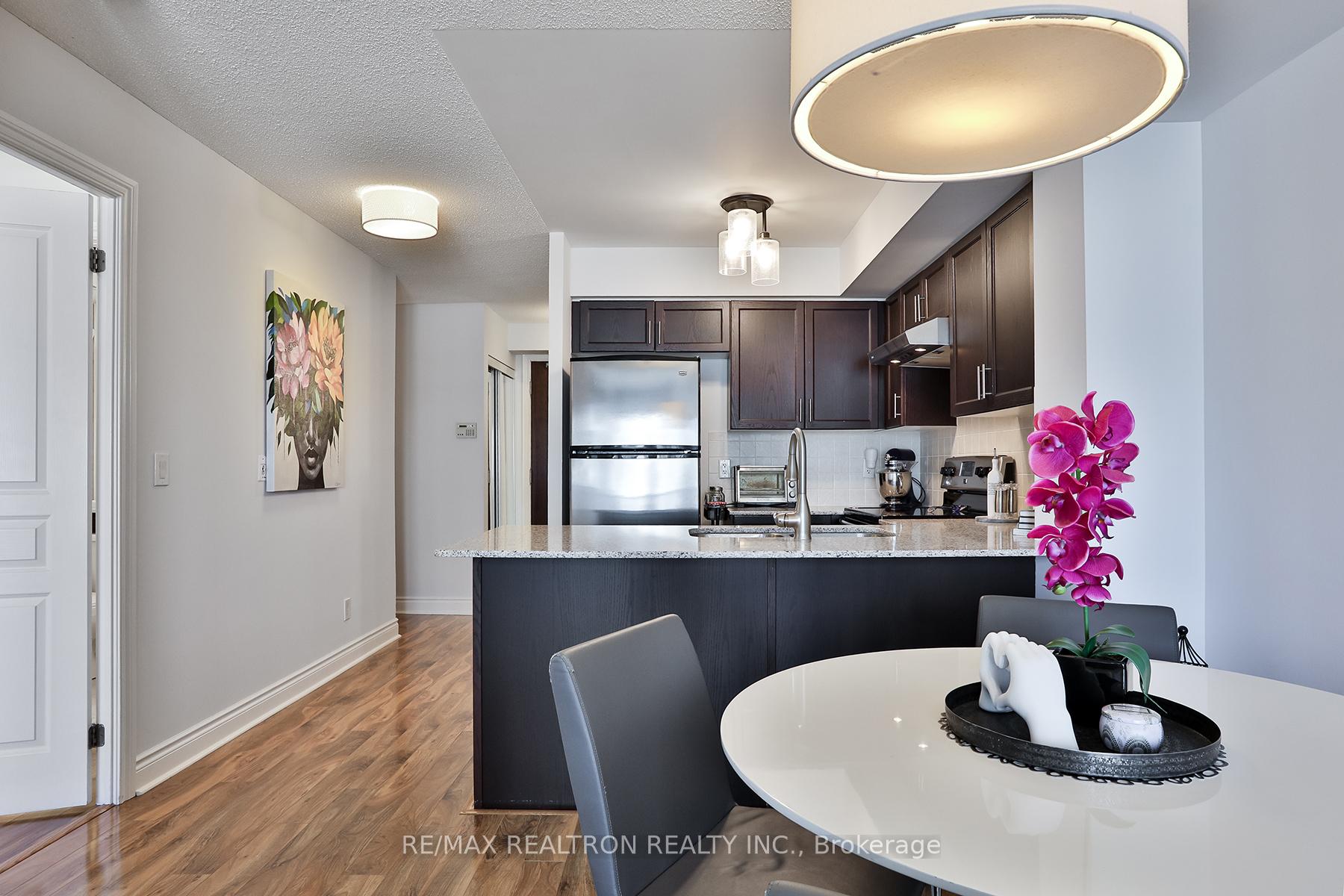 Photo 5 of Unit 404, 7 North Park Road, Vaughan, Beverley Glen — HOMEH
