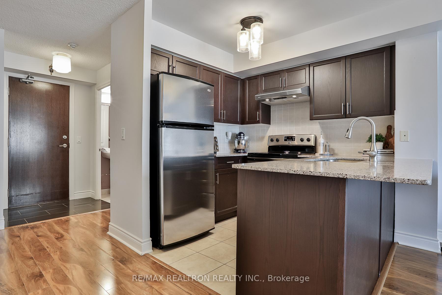 Photo 7 of Unit 404, 7 North Park Road, Vaughan, Beverley Glen — HOMEH
