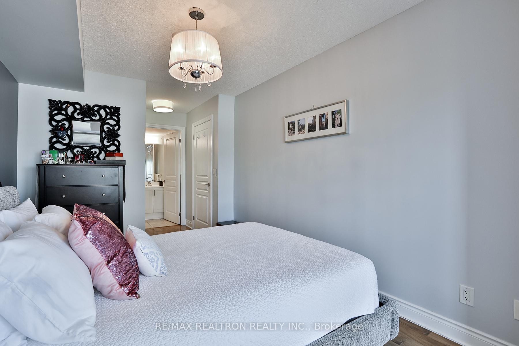 Photo 11 of Unit 404, 7 North Park Road, Vaughan, Beverley Glen — HOMEH
