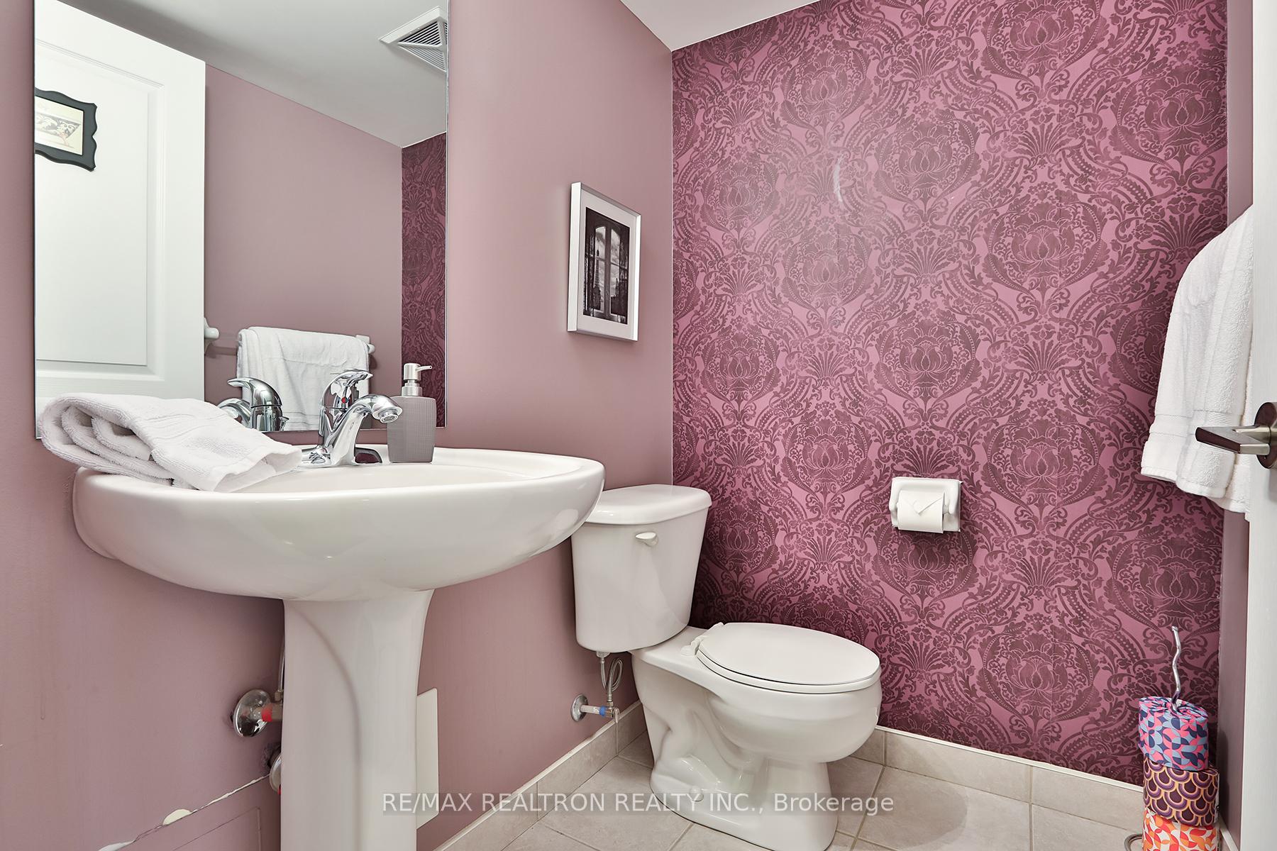 Photo 12 of Unit 404, 7 North Park Road, Vaughan, Beverley Glen — HOMEH