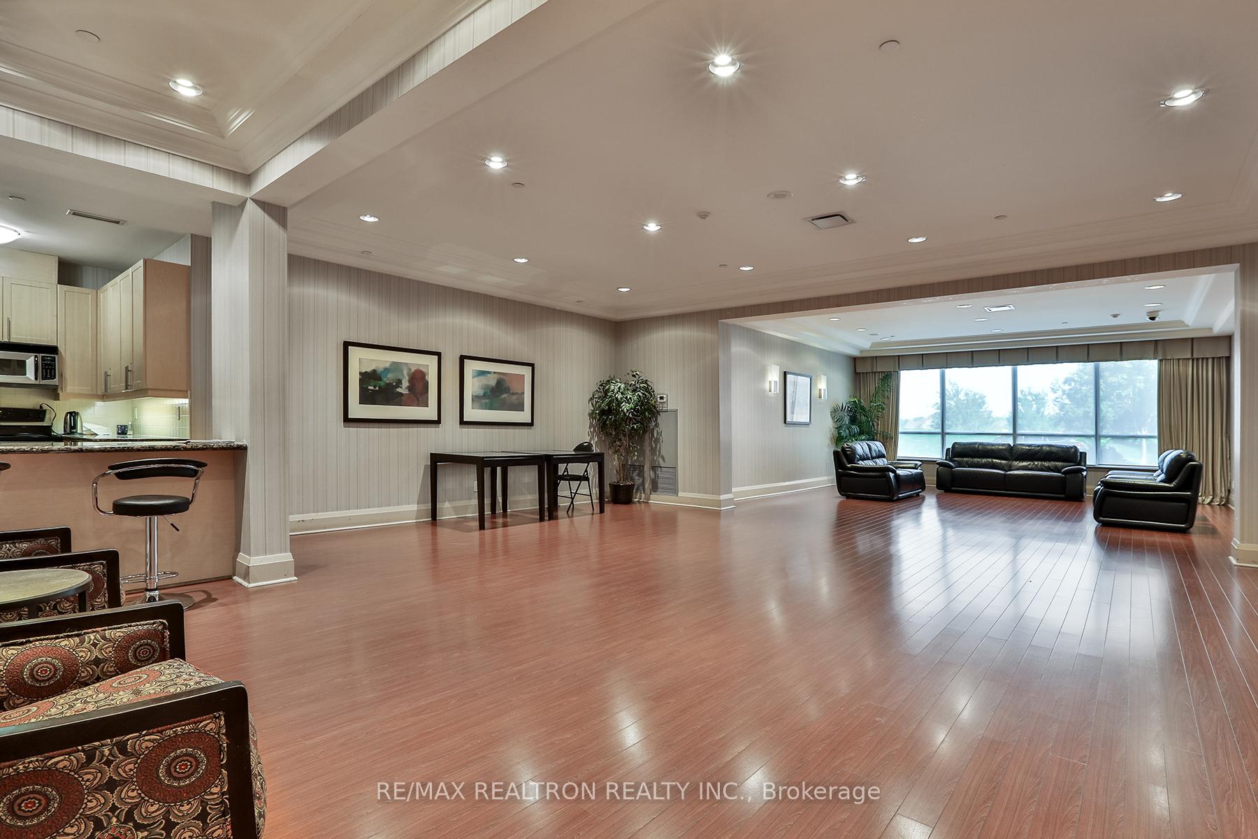 Photo 8 of Unit 404, 7 North Park Road, Vaughan, Beverley Glen — HOMEH