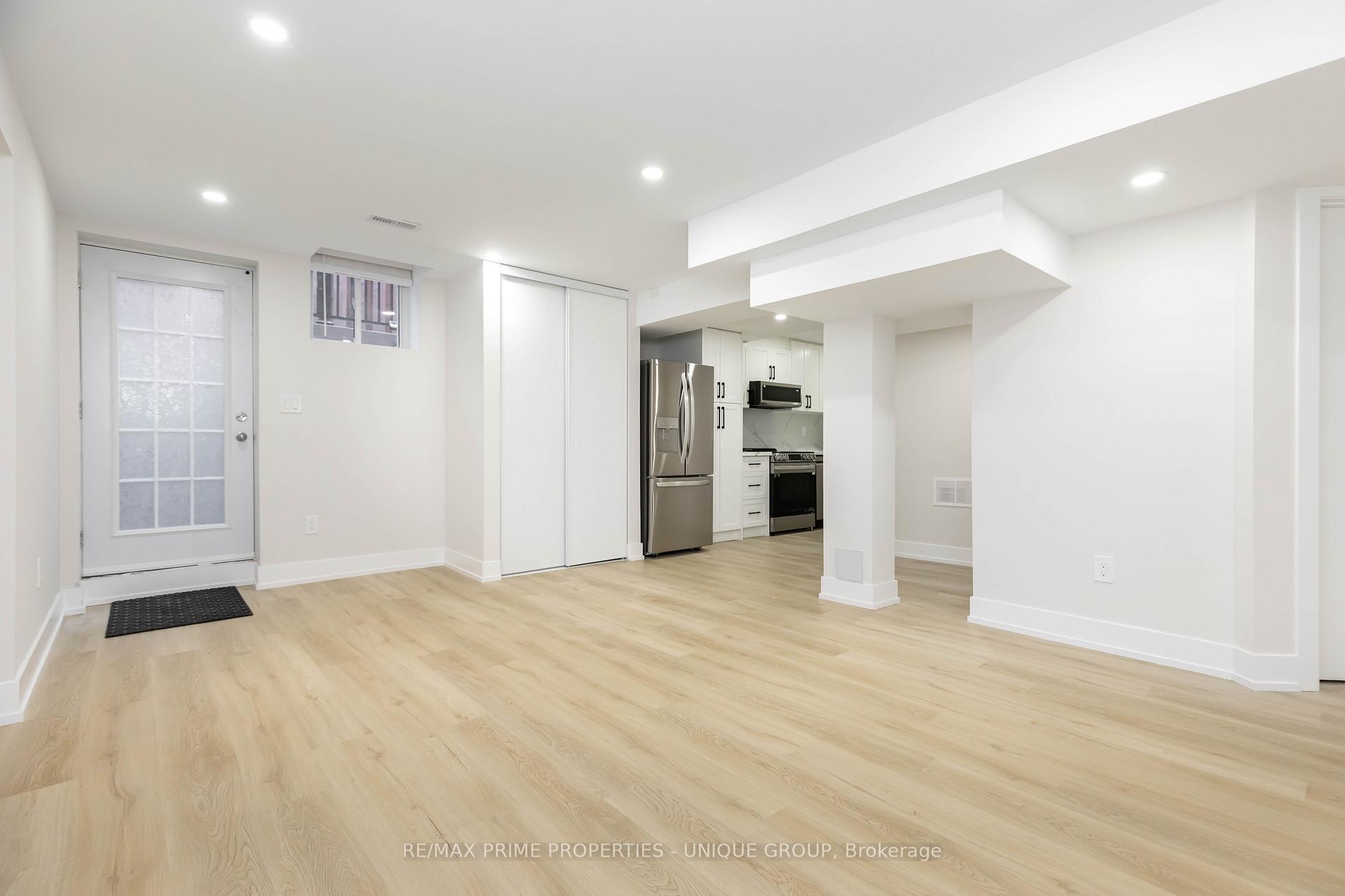 Photo 6 of Unit Lower, 10 Emmett Place E, Whitby, Pringle Creek — HOMEH