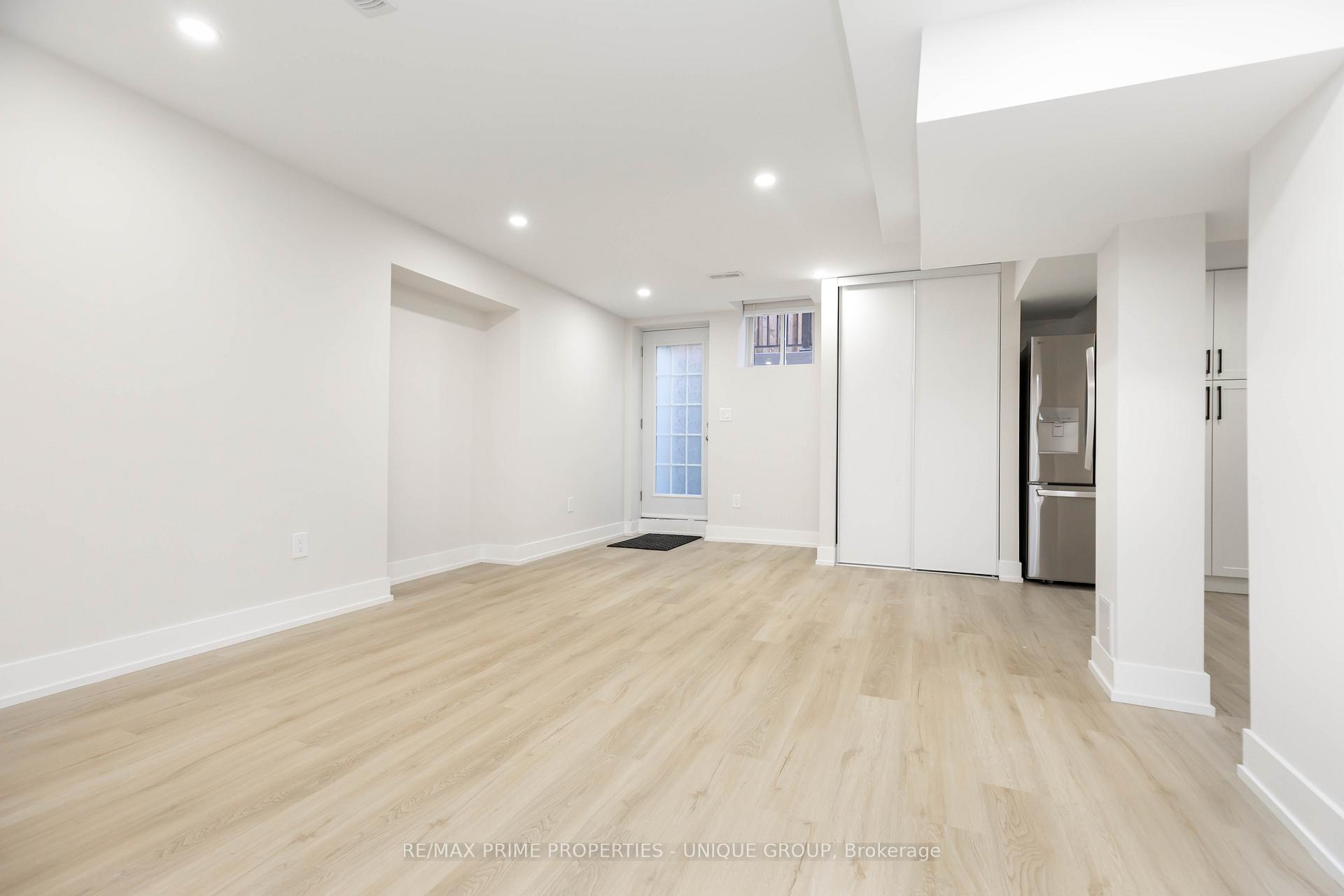 Photo 13 of Unit Lower, 10 Emmett Place E, Whitby, Pringle Creek — HOMEH