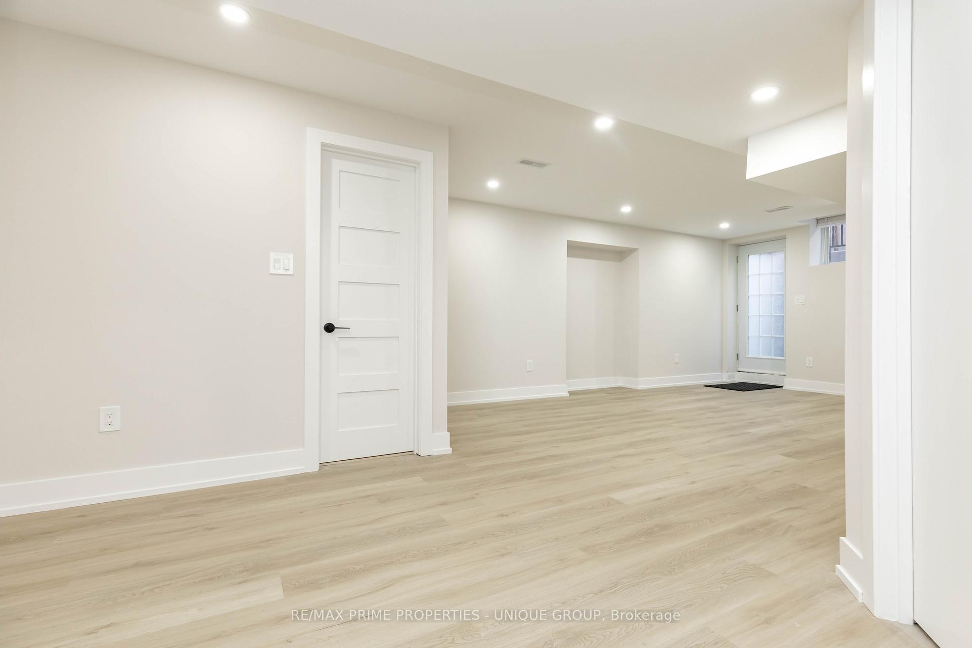 Photo 4 of Unit Lower, 10 Emmett Place E, Whitby, Pringle Creek — HOMEH
