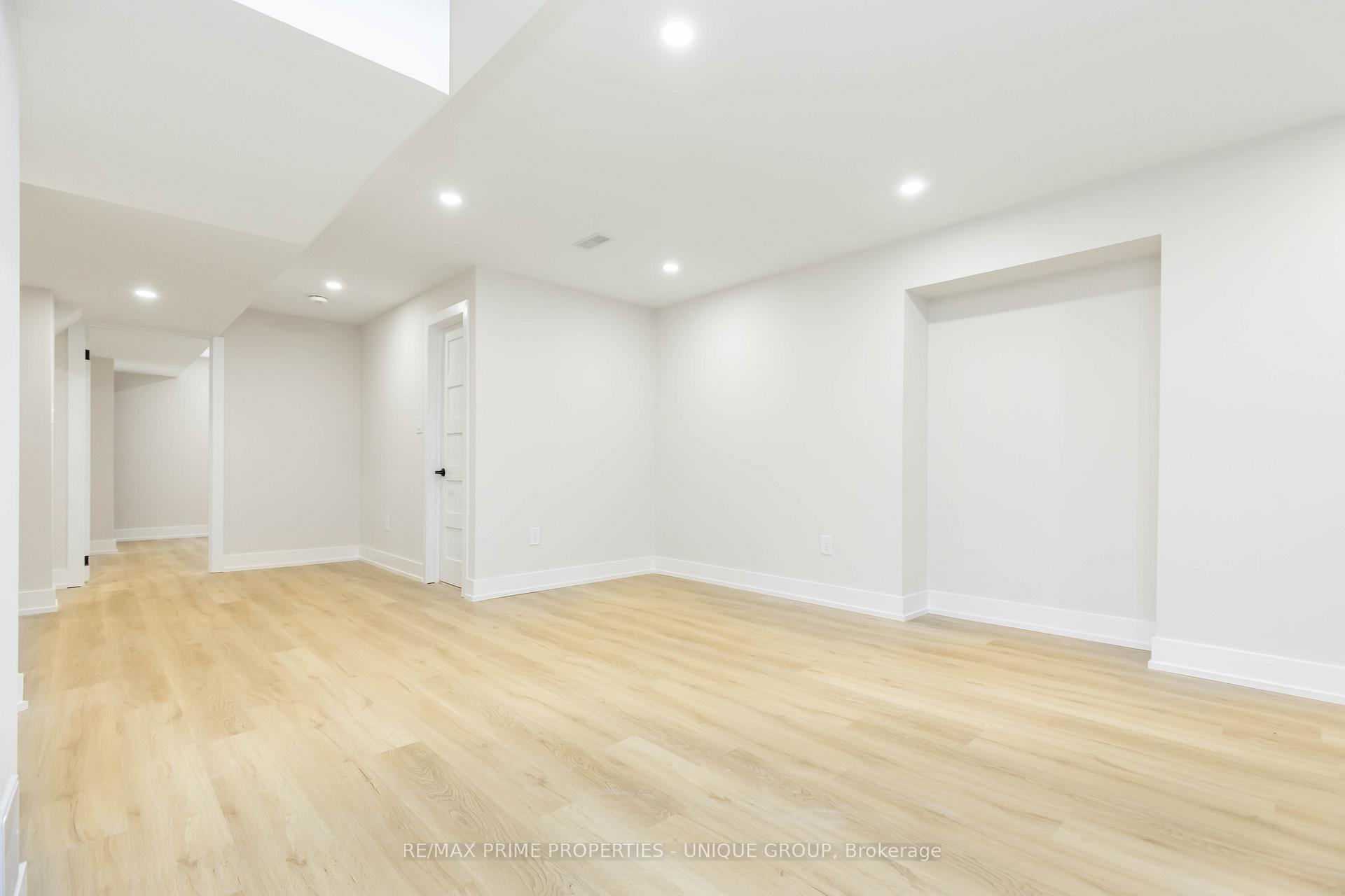 Photo 9 of Unit Lower, 10 Emmett Place E, Whitby, Pringle Creek — HOMEH