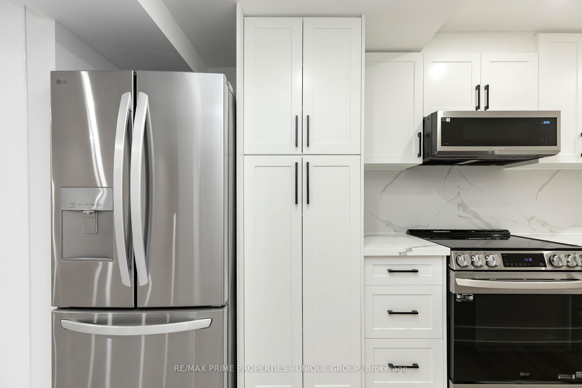 Photo 7 of Unit Lower, 10 Emmett Place E, Whitby, Pringle Creek — HOMEH