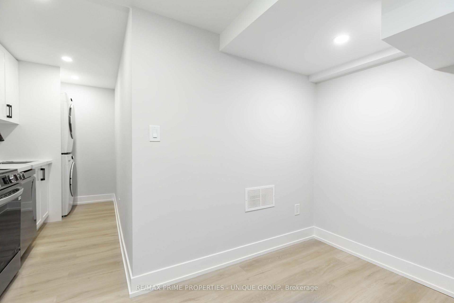 Photo 11 of Unit Lower, 10 Emmett Place E, Whitby, Pringle Creek — HOMEH