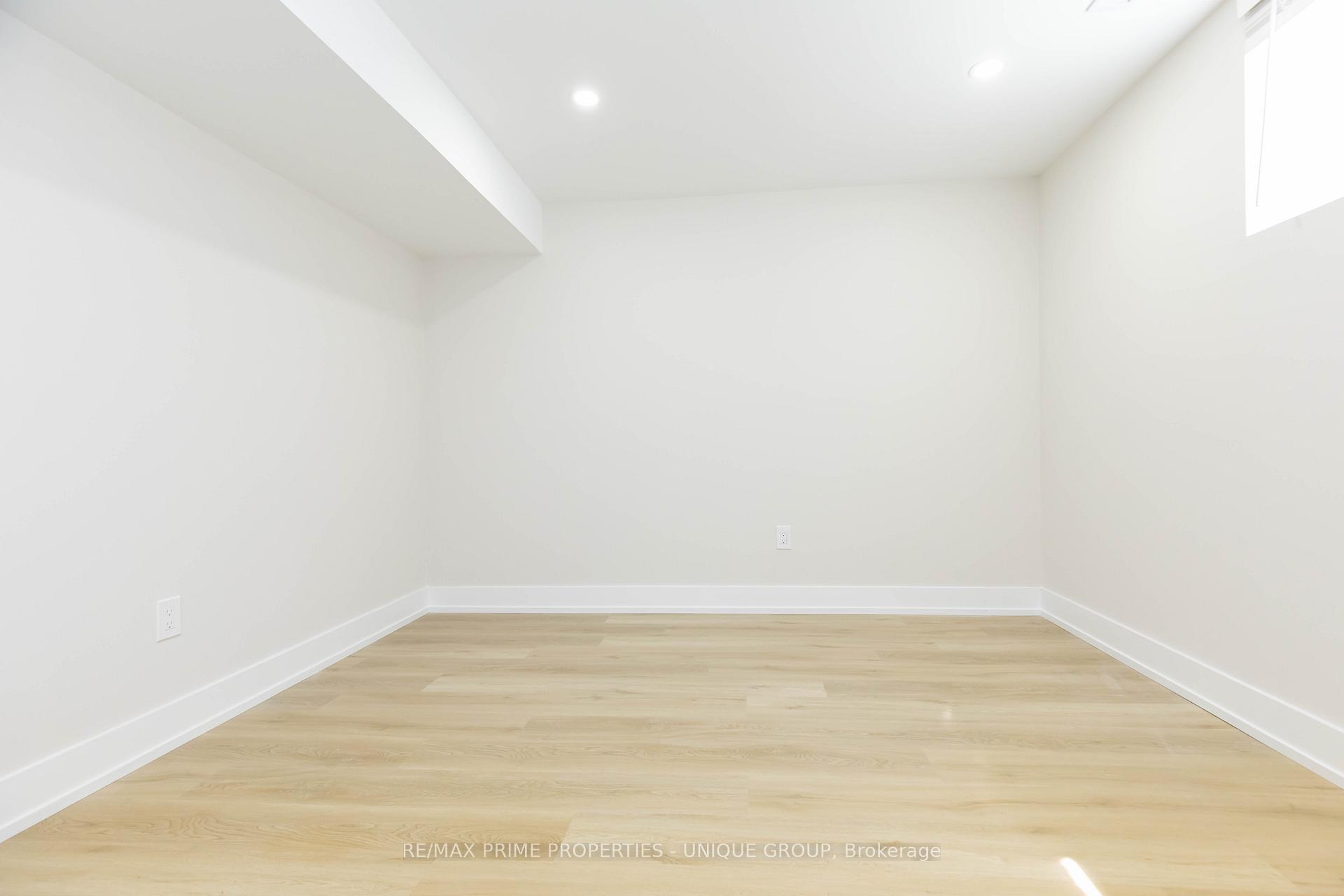 Photo 20 of Unit Lower, 10 Emmett Place E, Whitby, Pringle Creek — HOMEH