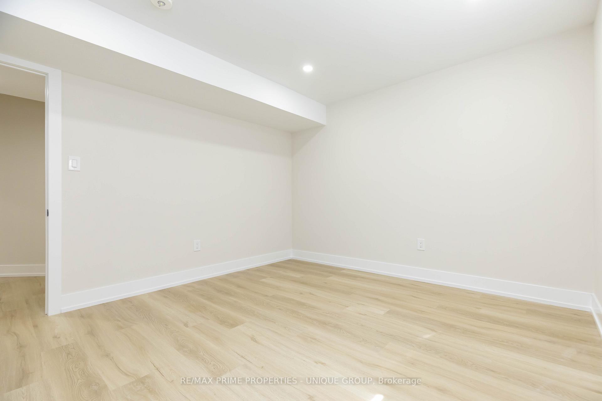 Photo 18 of Unit Lower, 10 Emmett Place E, Whitby, Pringle Creek — HOMEH