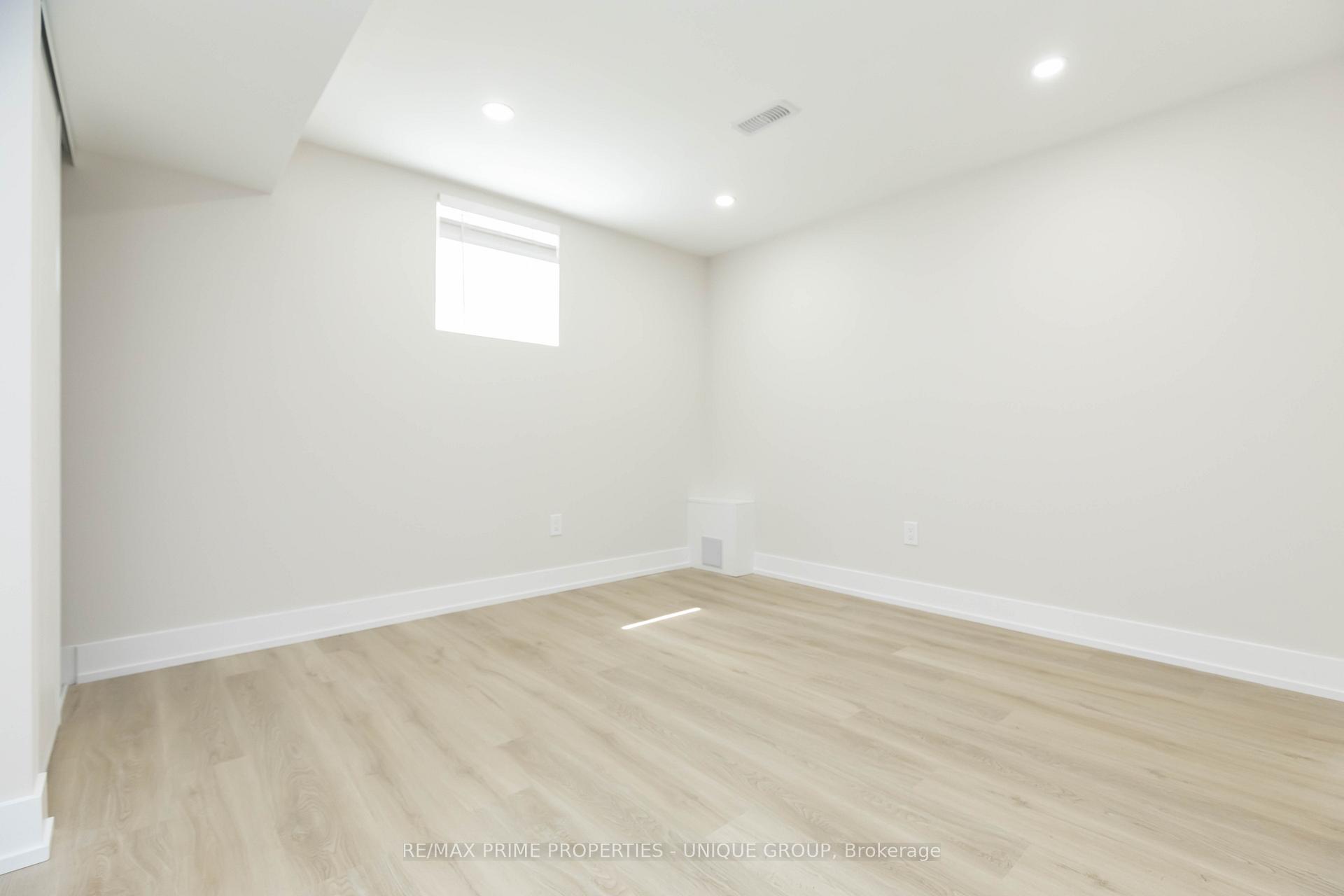 Photo 21 of Unit Lower, 10 Emmett Place E, Whitby, Pringle Creek — HOMEH