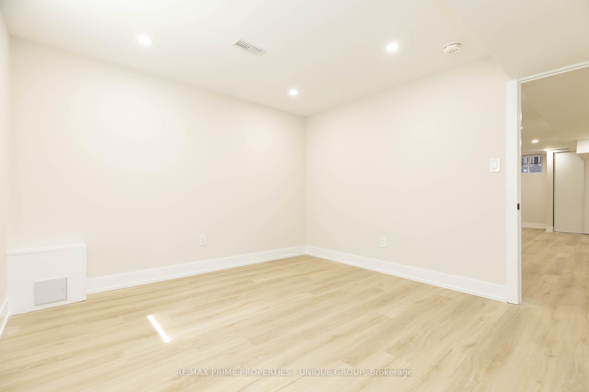 Photo 24 of Unit Lower, 10 Emmett Place E, Whitby, Pringle Creek — HOMEH