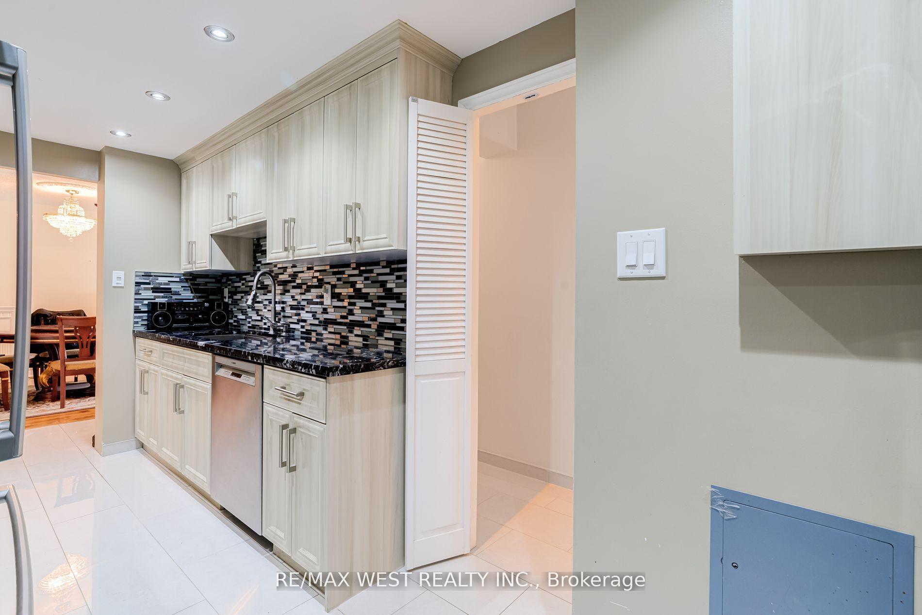 Photo 18 of Unit 415, 320 Dixon Road, Etobicoke, Kingsview Village-The Westway — HOMEH