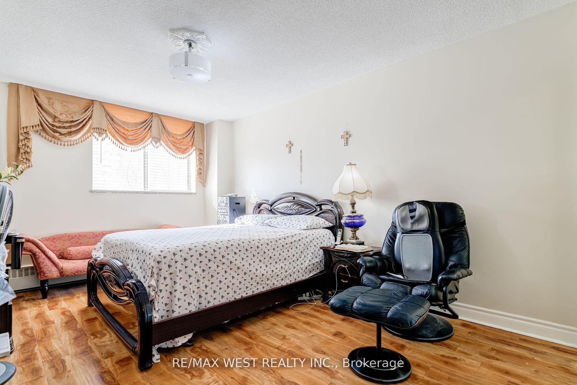 Photo 16 of Unit 415, 320 Dixon Road, Etobicoke, Kingsview Village-The Westway — HOMEH