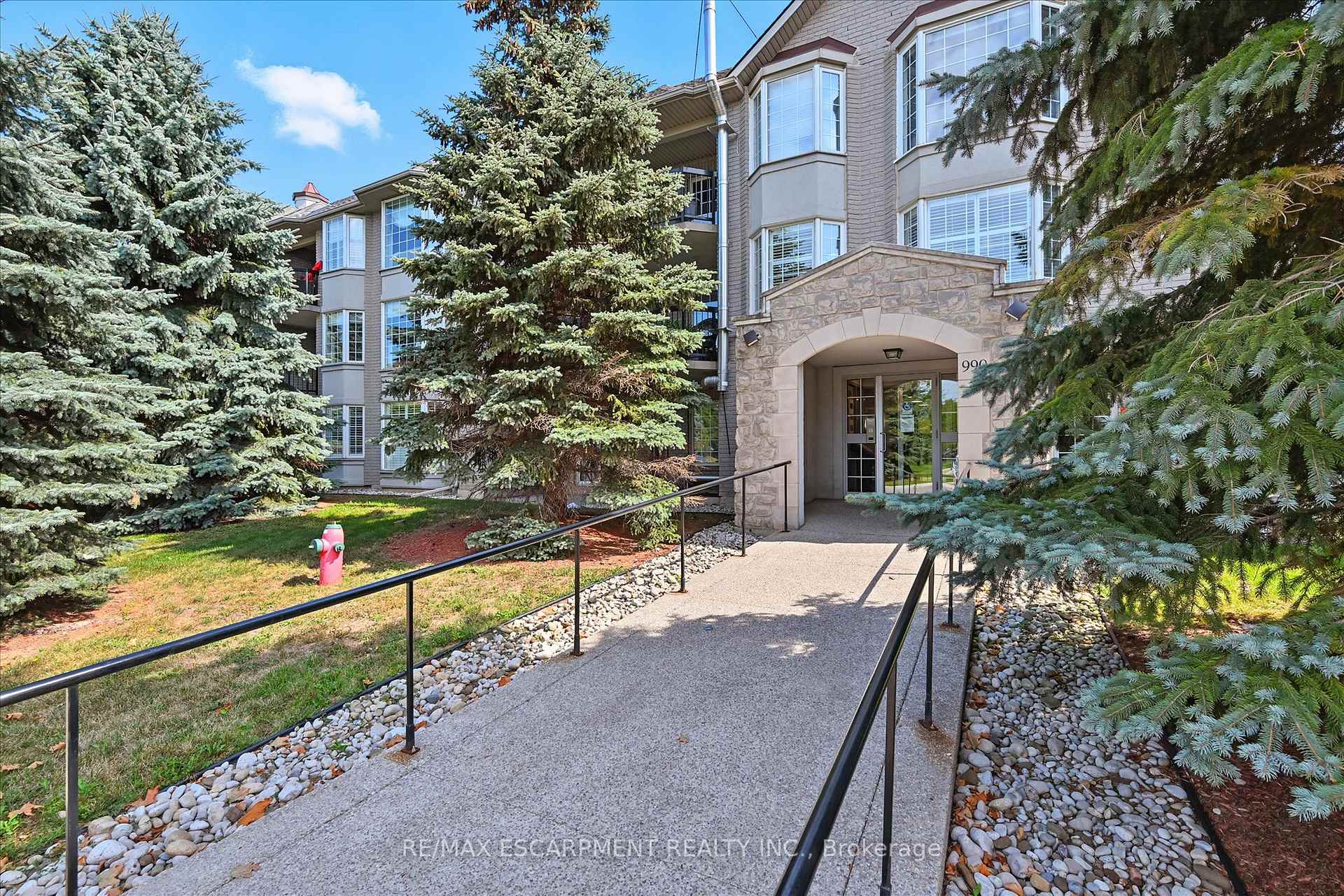 Photo 3 of Unit 204, 990 Golf Links Road, Hamilton, Ancaster — HOMEH