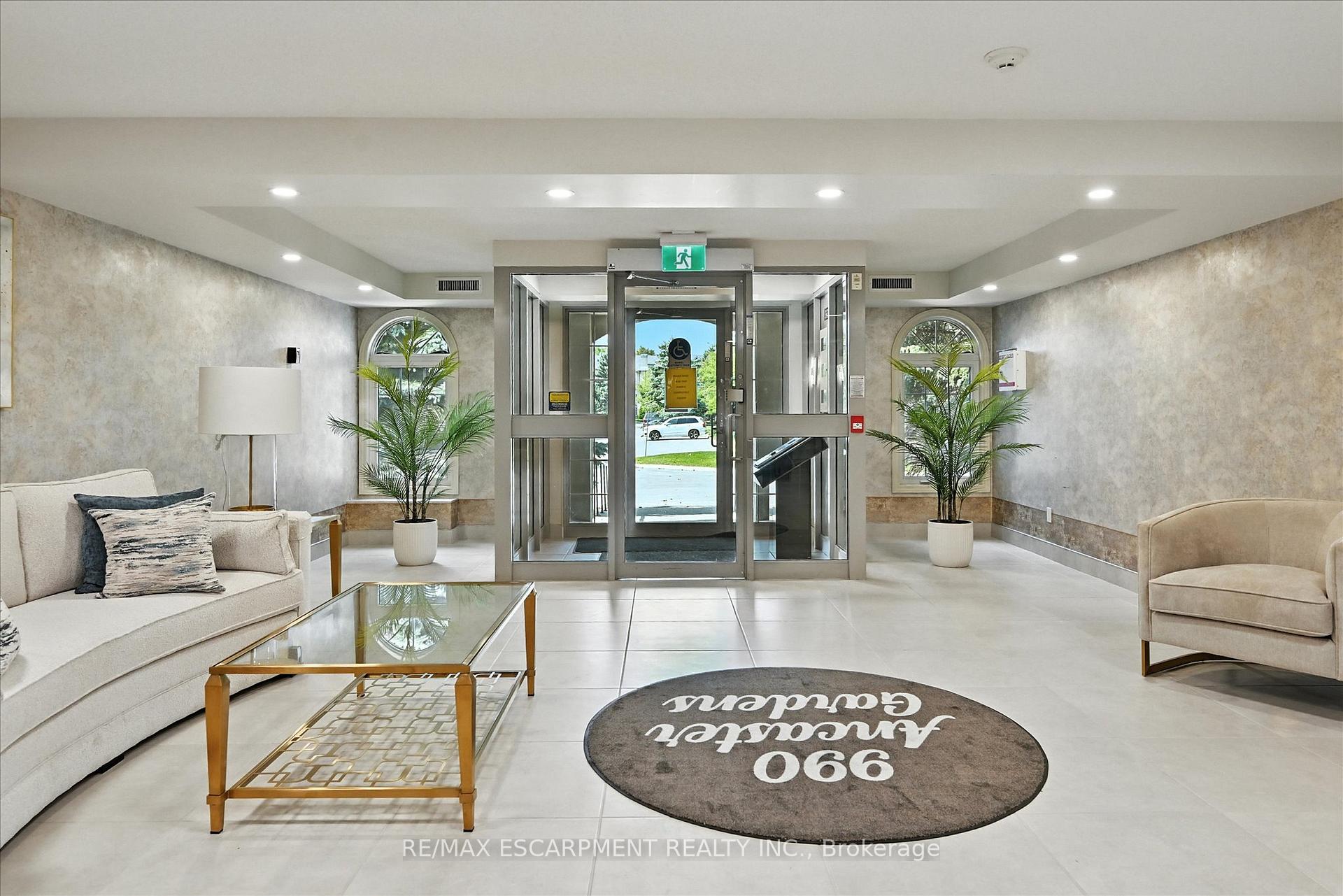 Photo 14 of Unit 204, 990 Golf Links Road, Hamilton, Ancaster — HOMEH