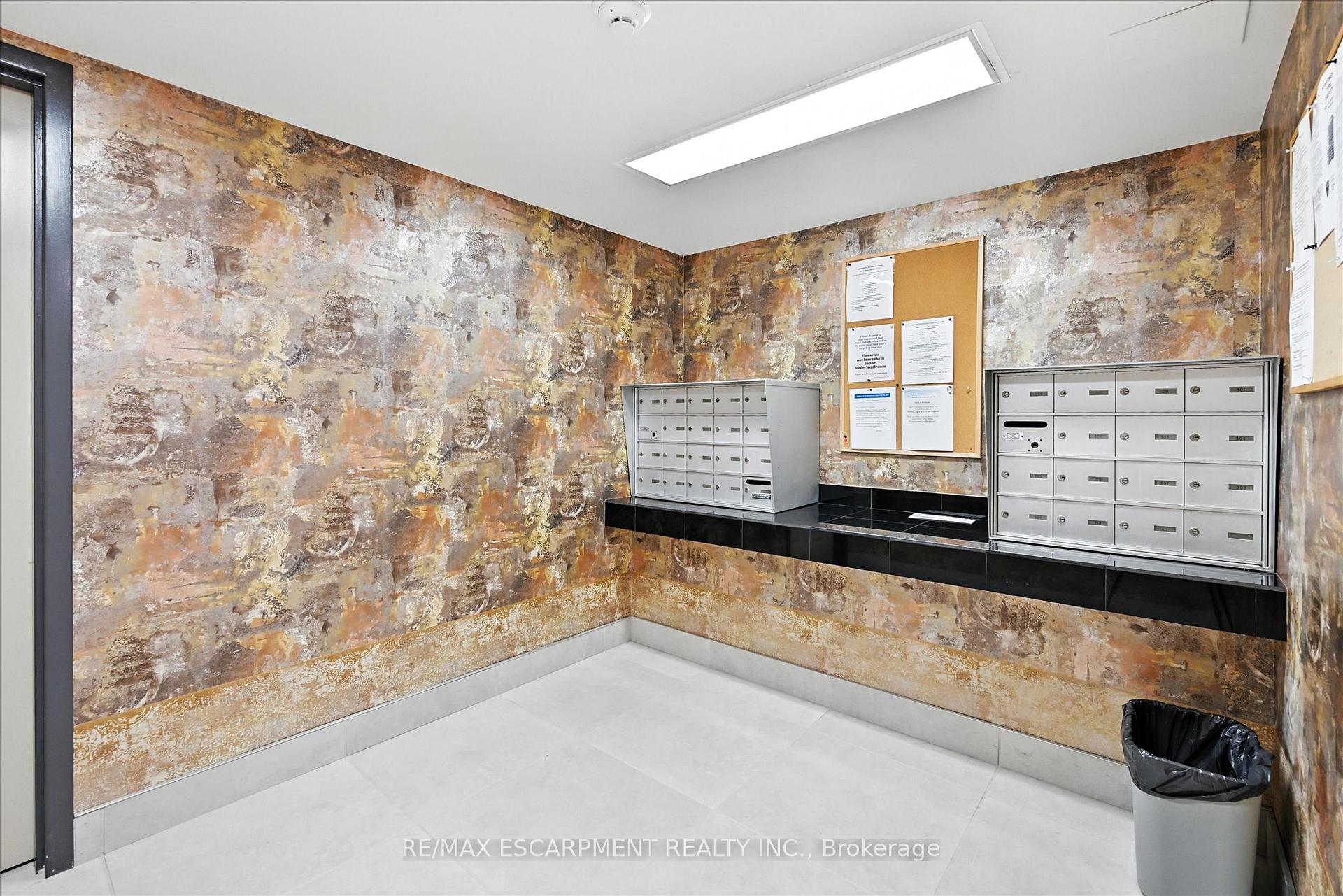 Photo 10 of Unit 204, 990 Golf Links Road, Hamilton, Ancaster — HOMEH