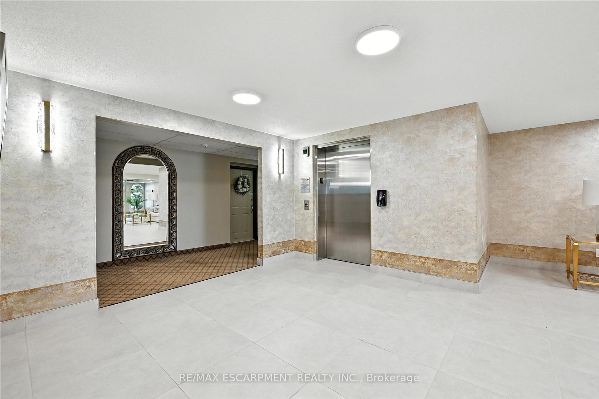 Photo 5 of Unit 204, 990 Golf Links Road, Hamilton, Ancaster — HOMEH