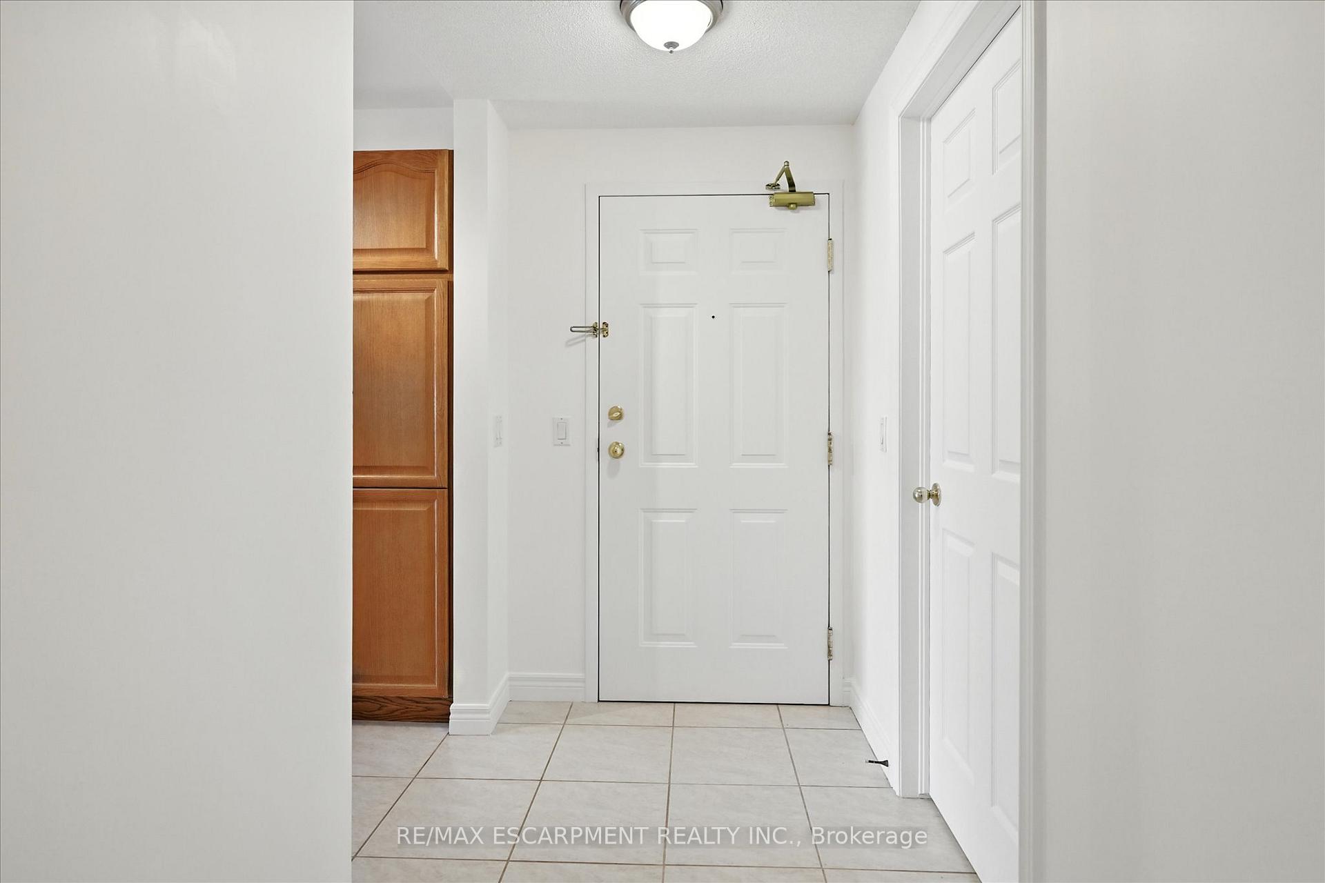 Photo 16 of Unit 204, 990 Golf Links Road, Hamilton, Ancaster — HOMEH