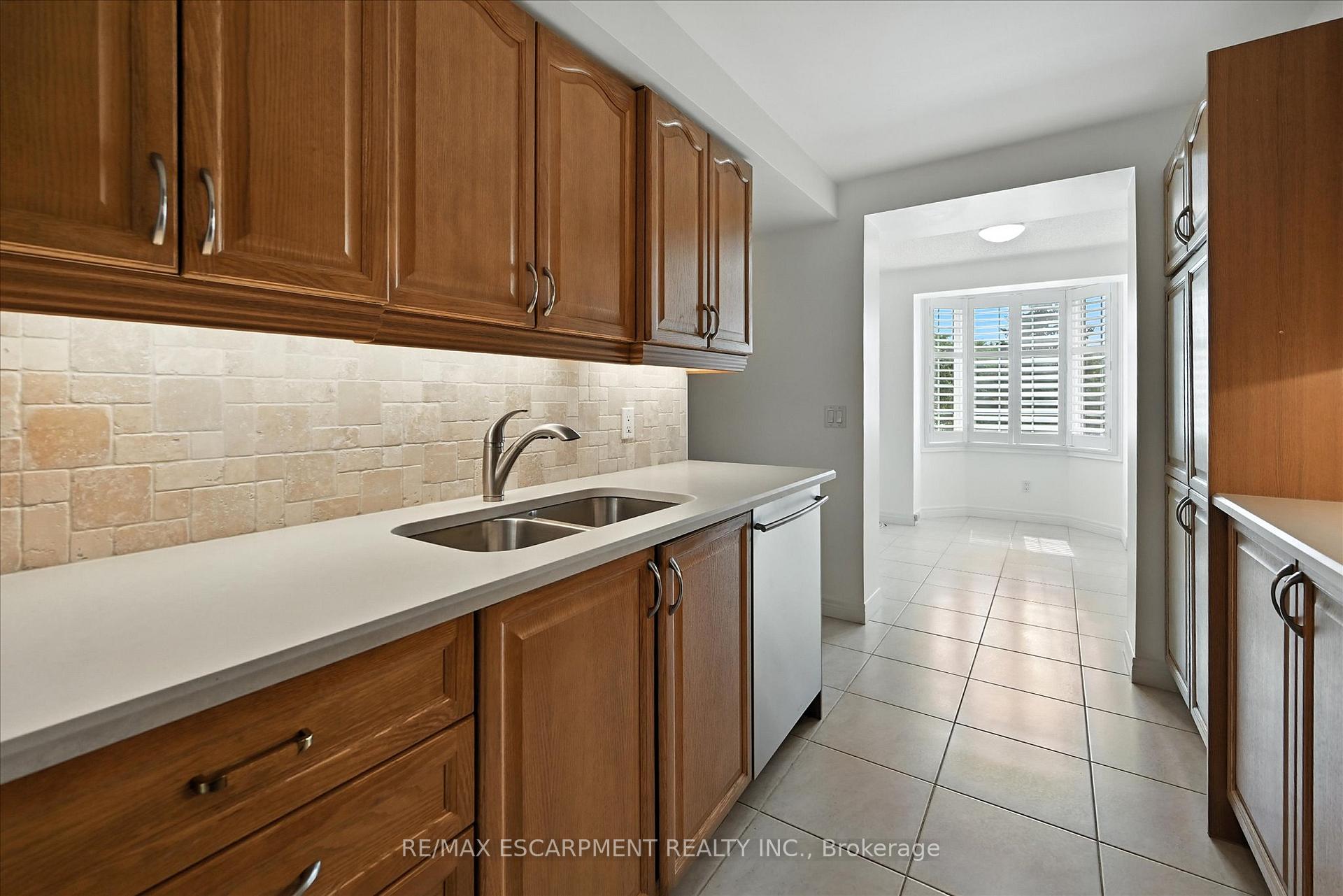 Photo 30 of Unit 204, 990 Golf Links Road, Hamilton, Ancaster — HOMEH