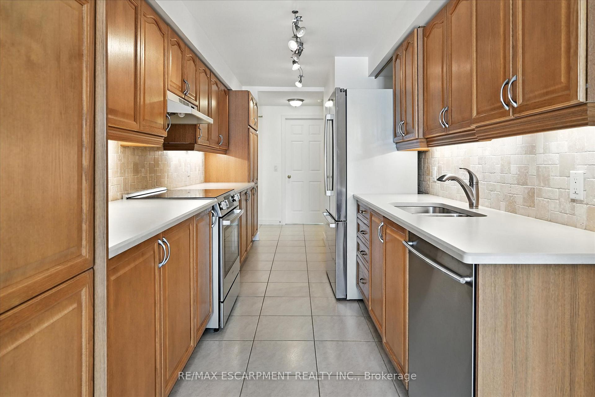 Photo 33 of Unit 204, 990 Golf Links Road, Hamilton, Ancaster — HOMEH