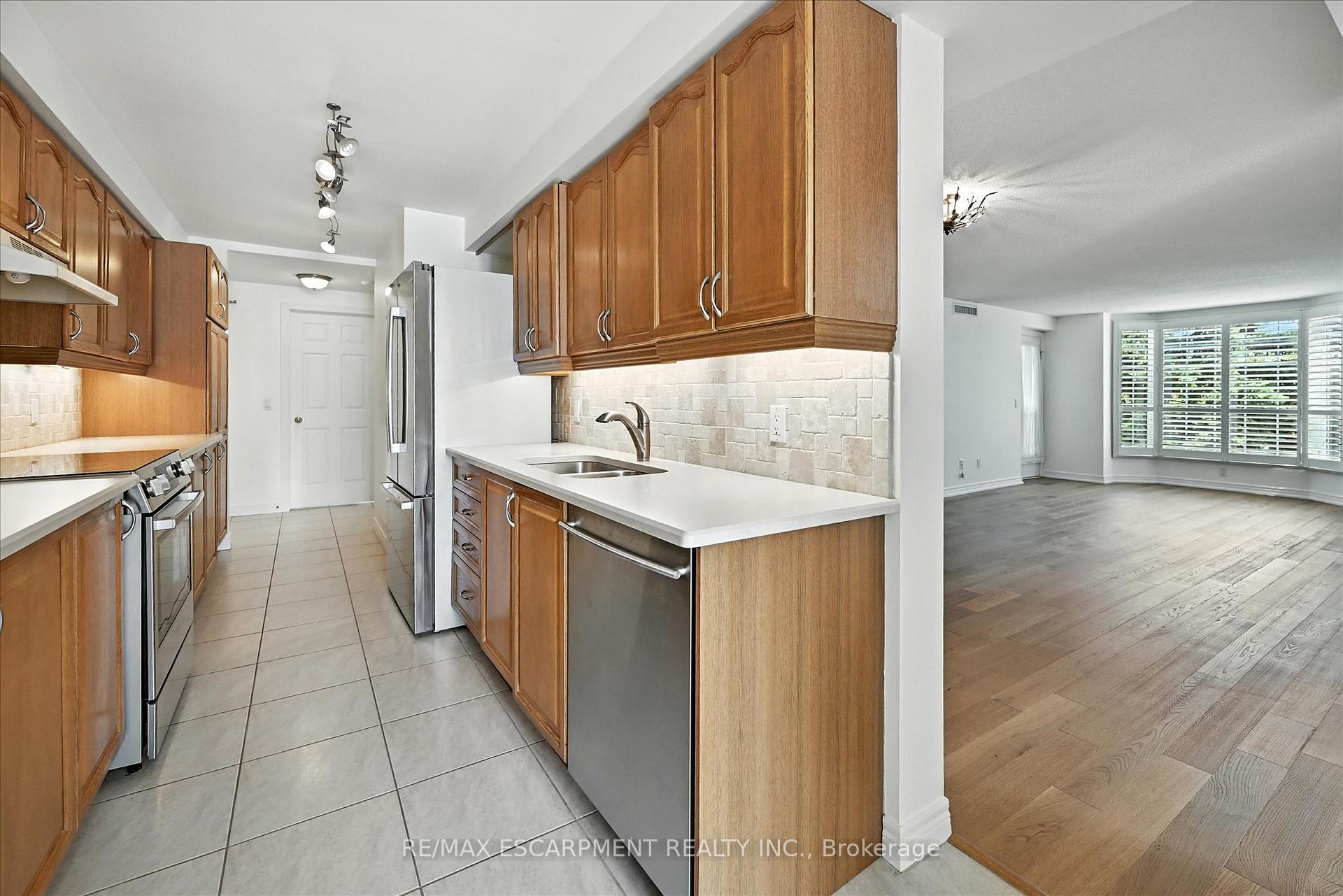 Photo 20 of Unit 204, 990 Golf Links Road, Hamilton, Ancaster — HOMEH