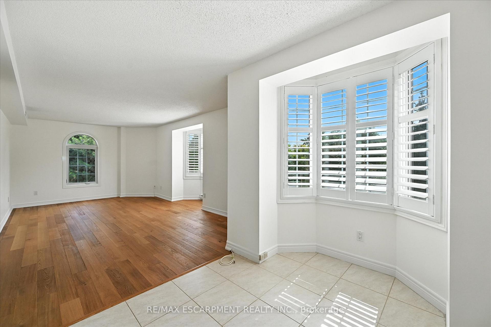 Photo 7 of Unit 204, 990 Golf Links Road, Hamilton, Ancaster — HOMEH