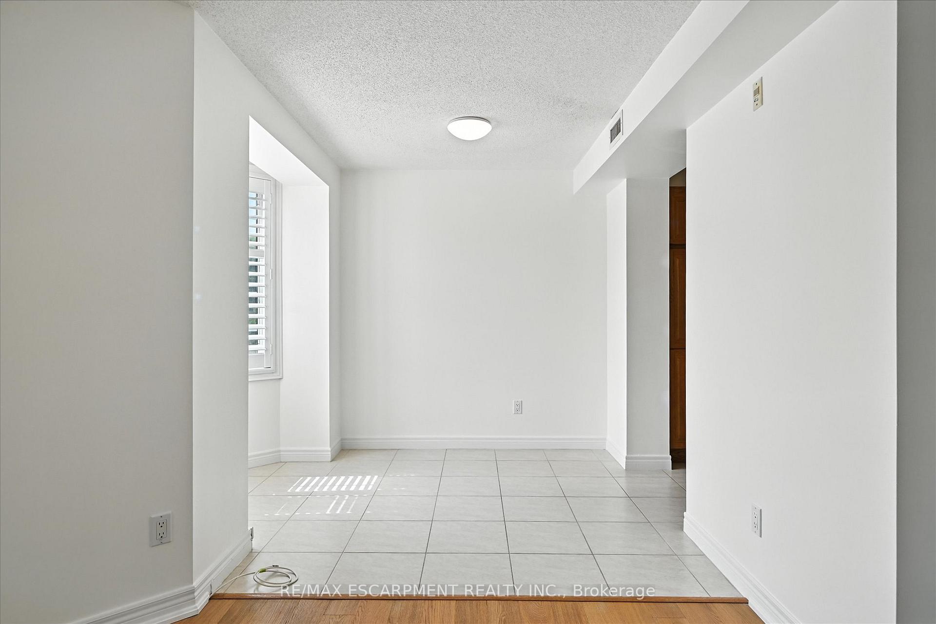 Photo 6 of Unit 204, 990 Golf Links Road, Hamilton, Ancaster — HOMEH