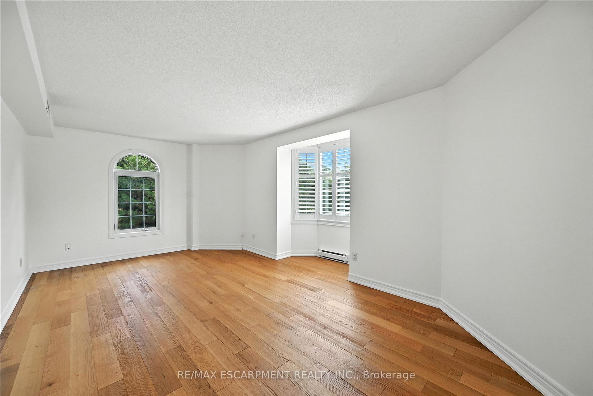 Photo 36 of Unit 204, 990 Golf Links Road, Hamilton, Ancaster — HOMEH
